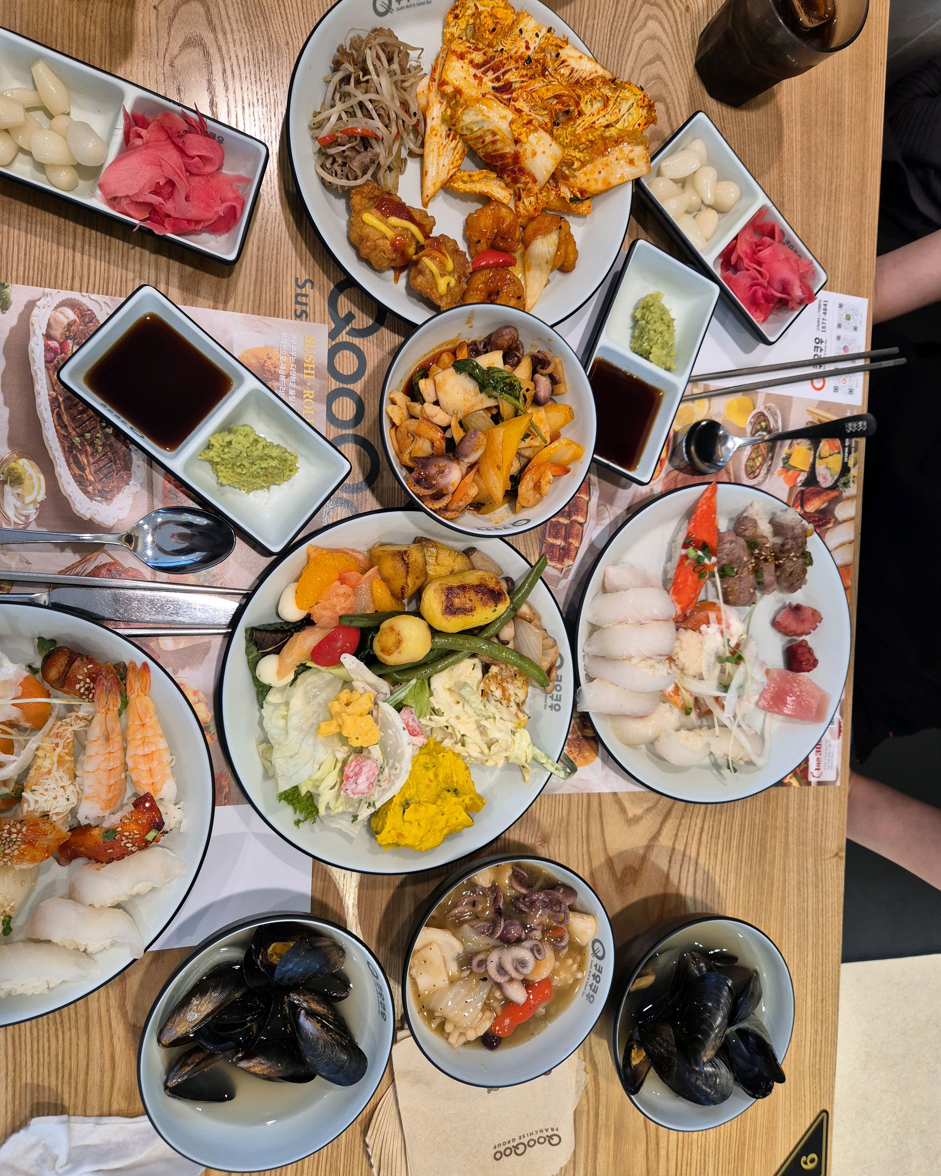 신랑과의 맛난 점심...메뉴도 다양하고 초밥 밥양도 적고 맛나요. 디저트도 다양해서 배불리