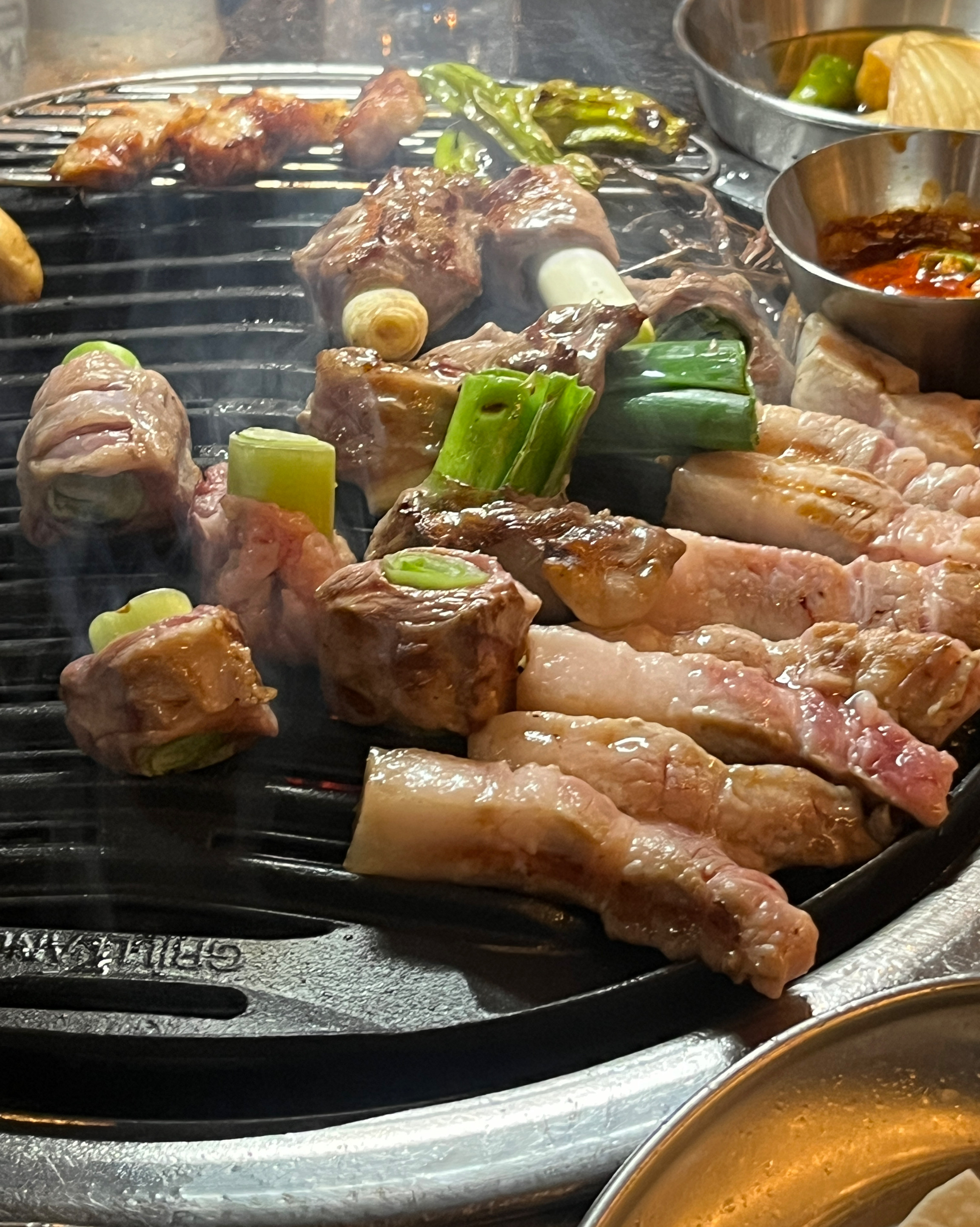지나다니면서 보다가 궁금해서 와봤는데 너무 쾌적하고 맛있어요! - 아바이마을 맛집 달빛돈가 속초본점