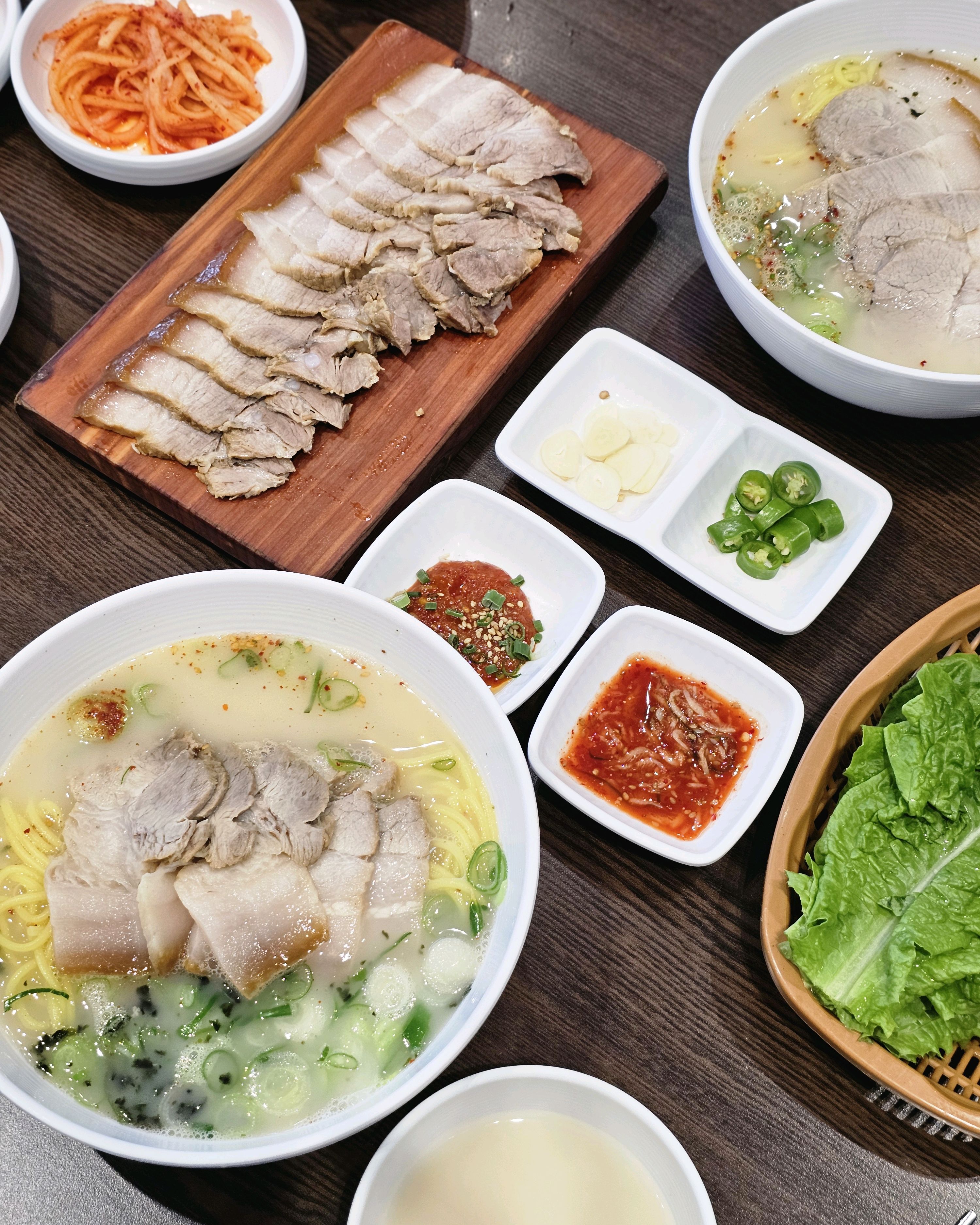 캐치테이블로 웨이팅 하고 갔는데 생각보다 순번이 빨리 옵니다! 맛도 좋고 서비스도 좋아용 - 제주 맛집 자매국수