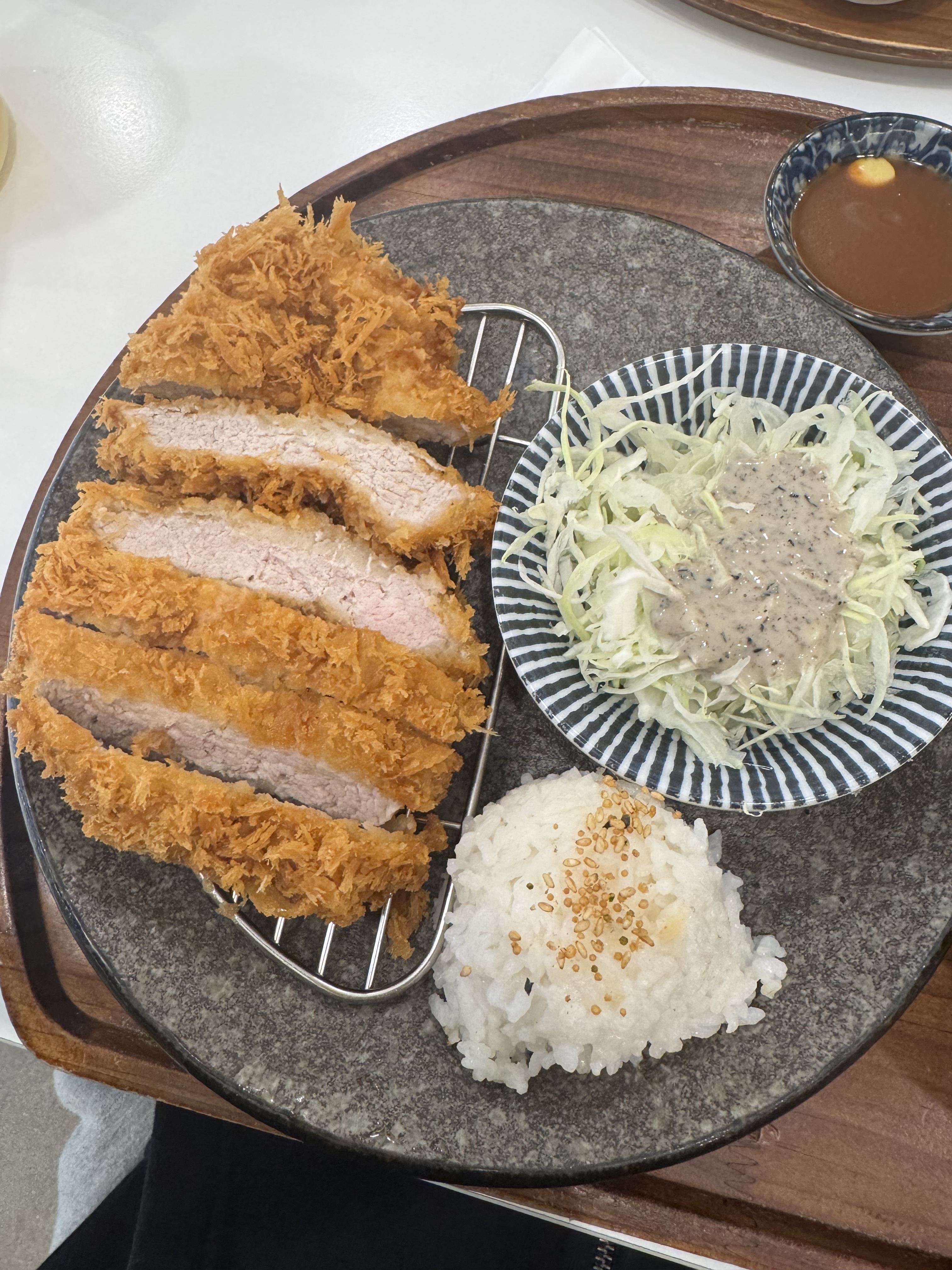 넘넘 맛나요 음식도 맛있는데 사장님도 너무 친절하셔서 좋아요 보통 장국으로 나오는데 여긴