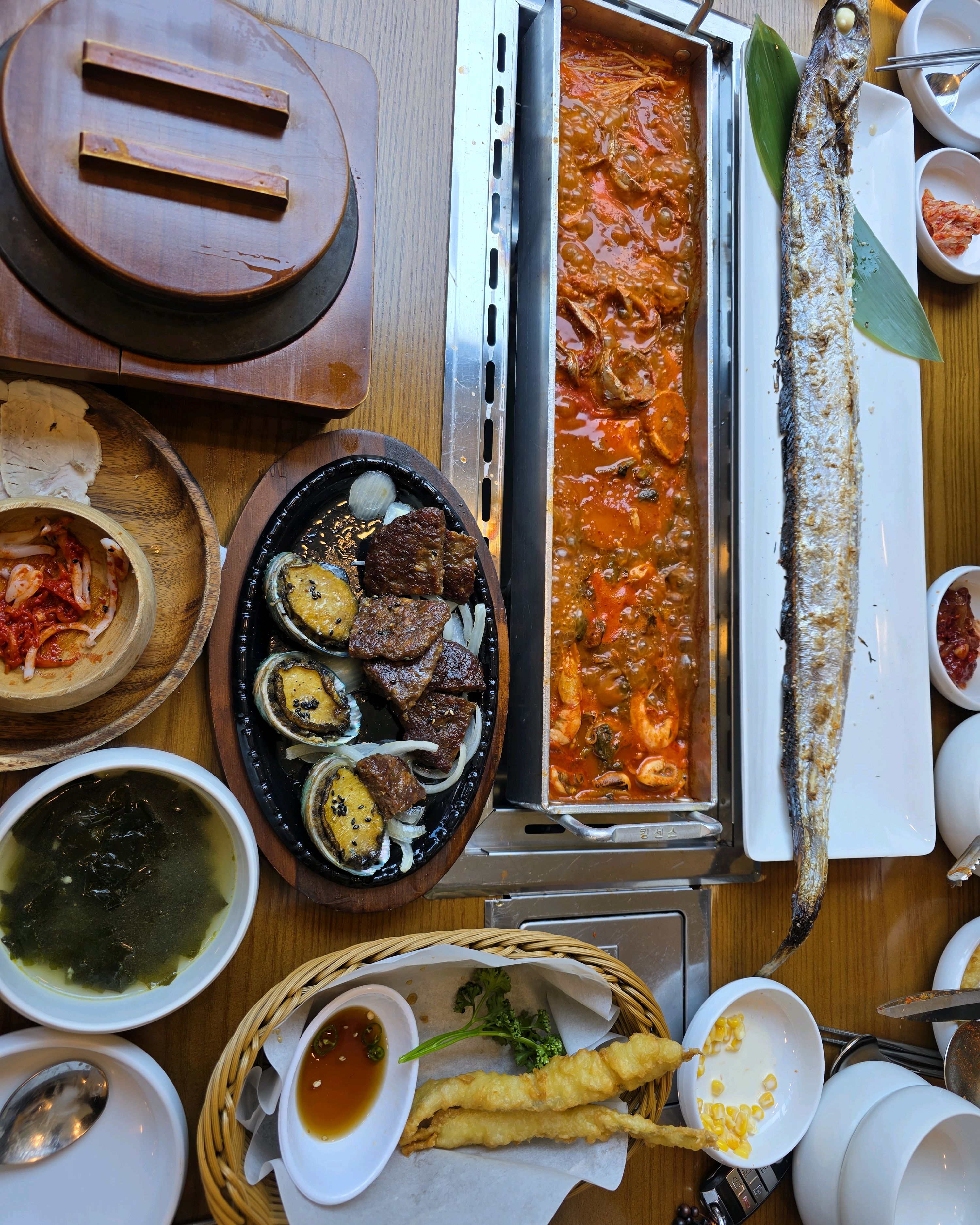 진짜4인분양만치않게 양이푸짐해요 친절하시구 순살갈치너무맛잇어요 3인분만시켜서먹었는데 맛있게
