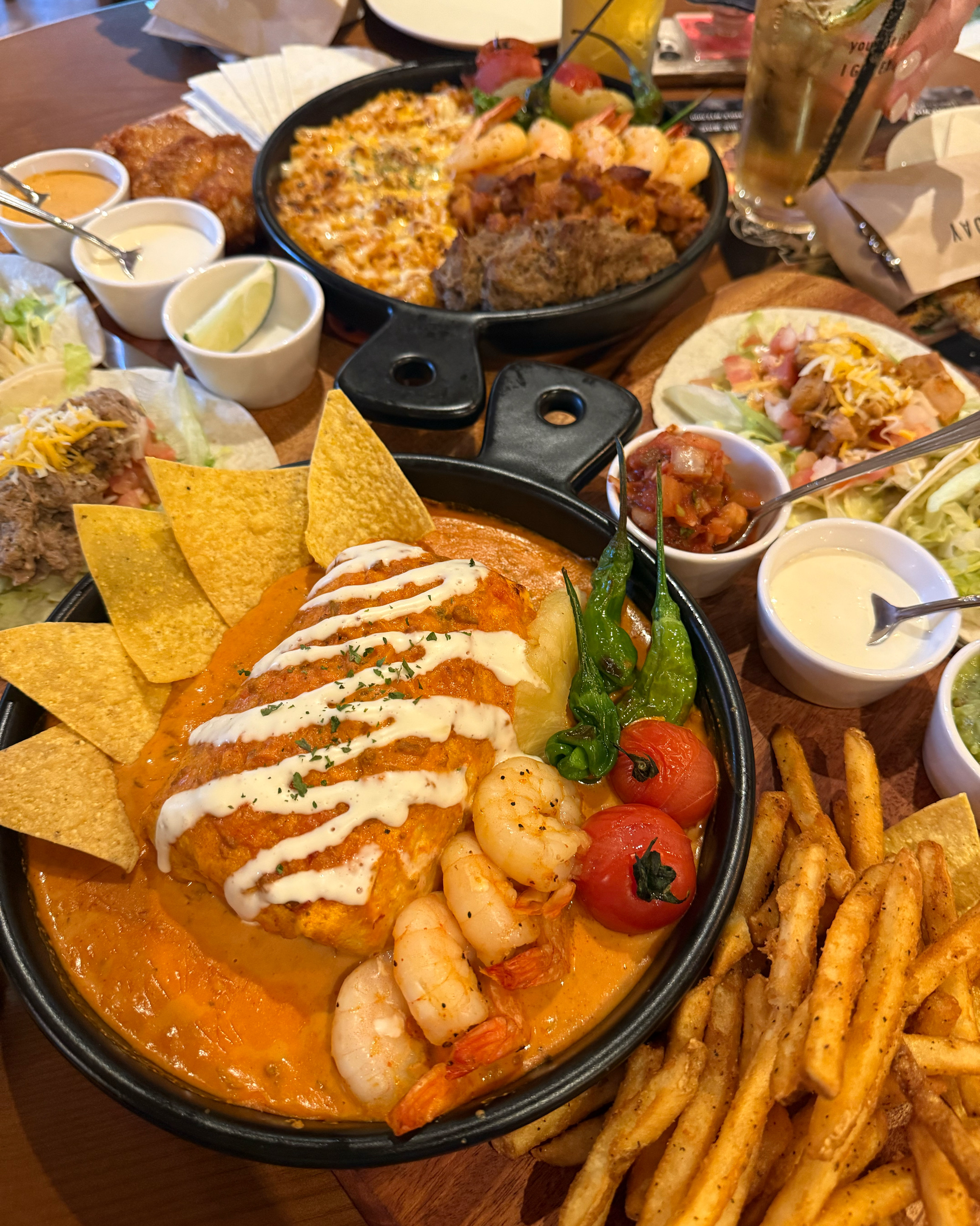 우선 가게도 넓고 분위기가 좋길래 기분좋게 먹을 수 있었던 것 같아요!! 직원분도 너무 친