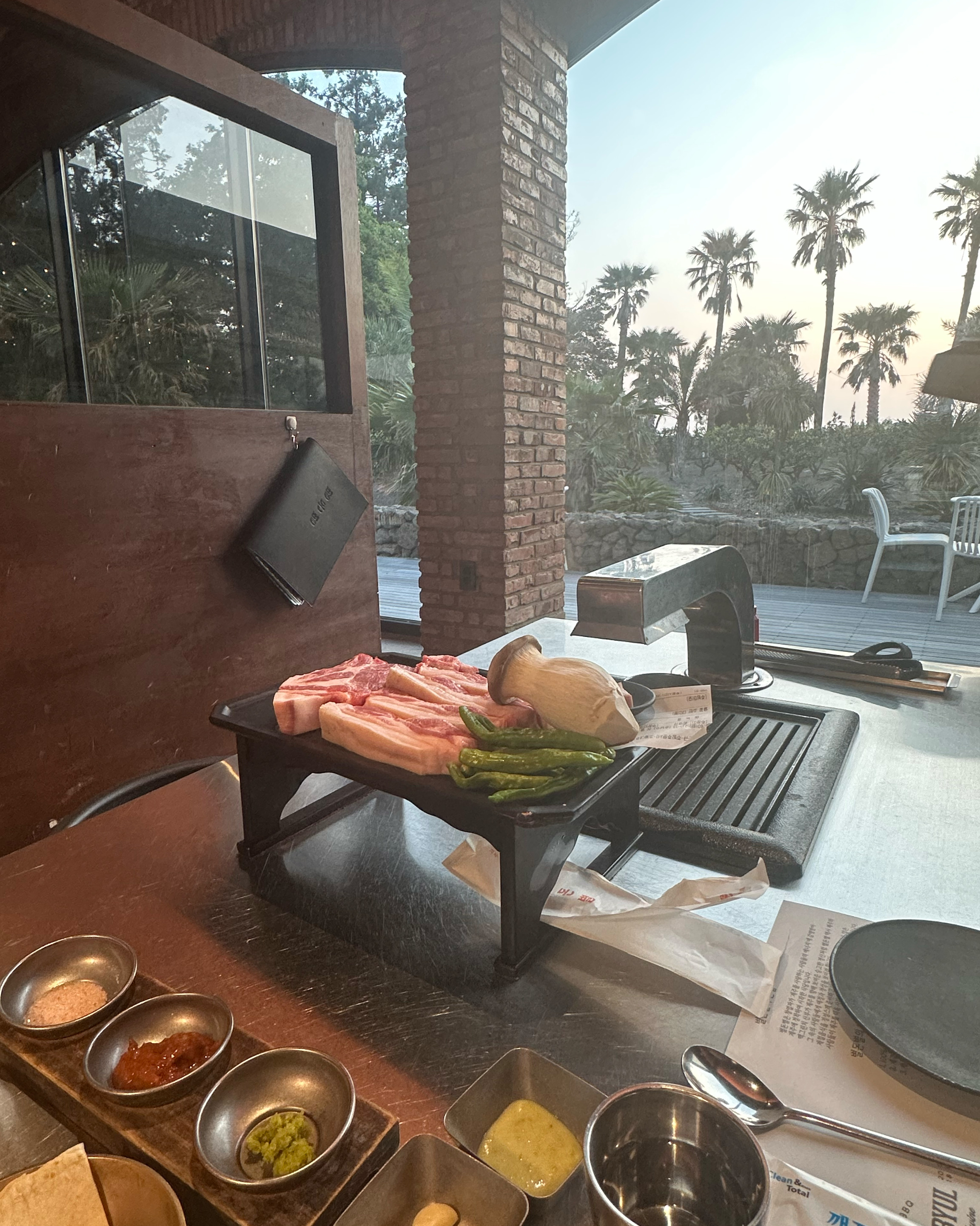 중문에서 흑돼지집 검색하다가 발견해서 왔는데 넘 맛있어요 🥹🥹🥹 뷰도 좋고 분위기도 넘 좋