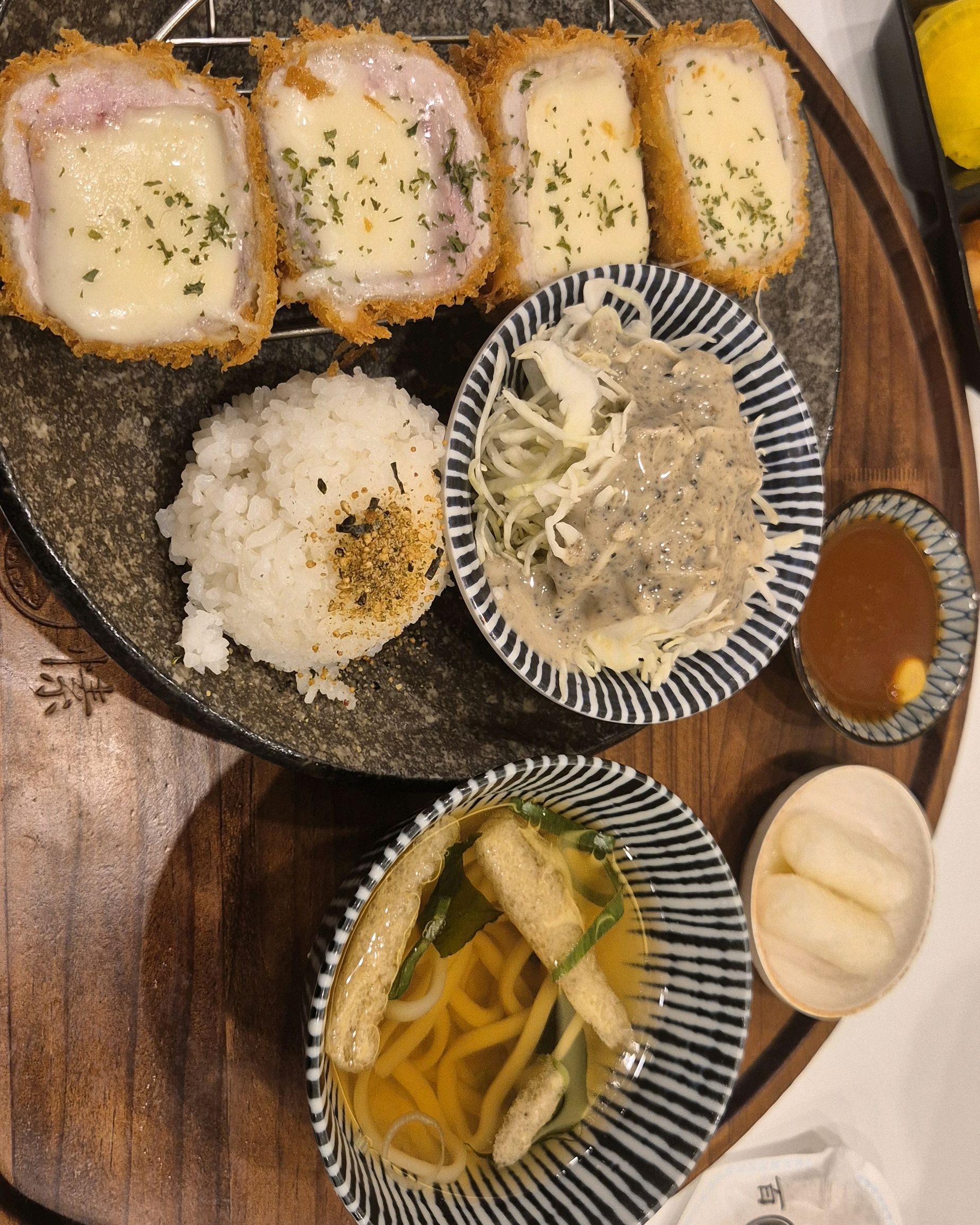 가게가 넓고 깨끗해서 편안하고 - 가산디지털역 맛집 백소정 가산디지털역점