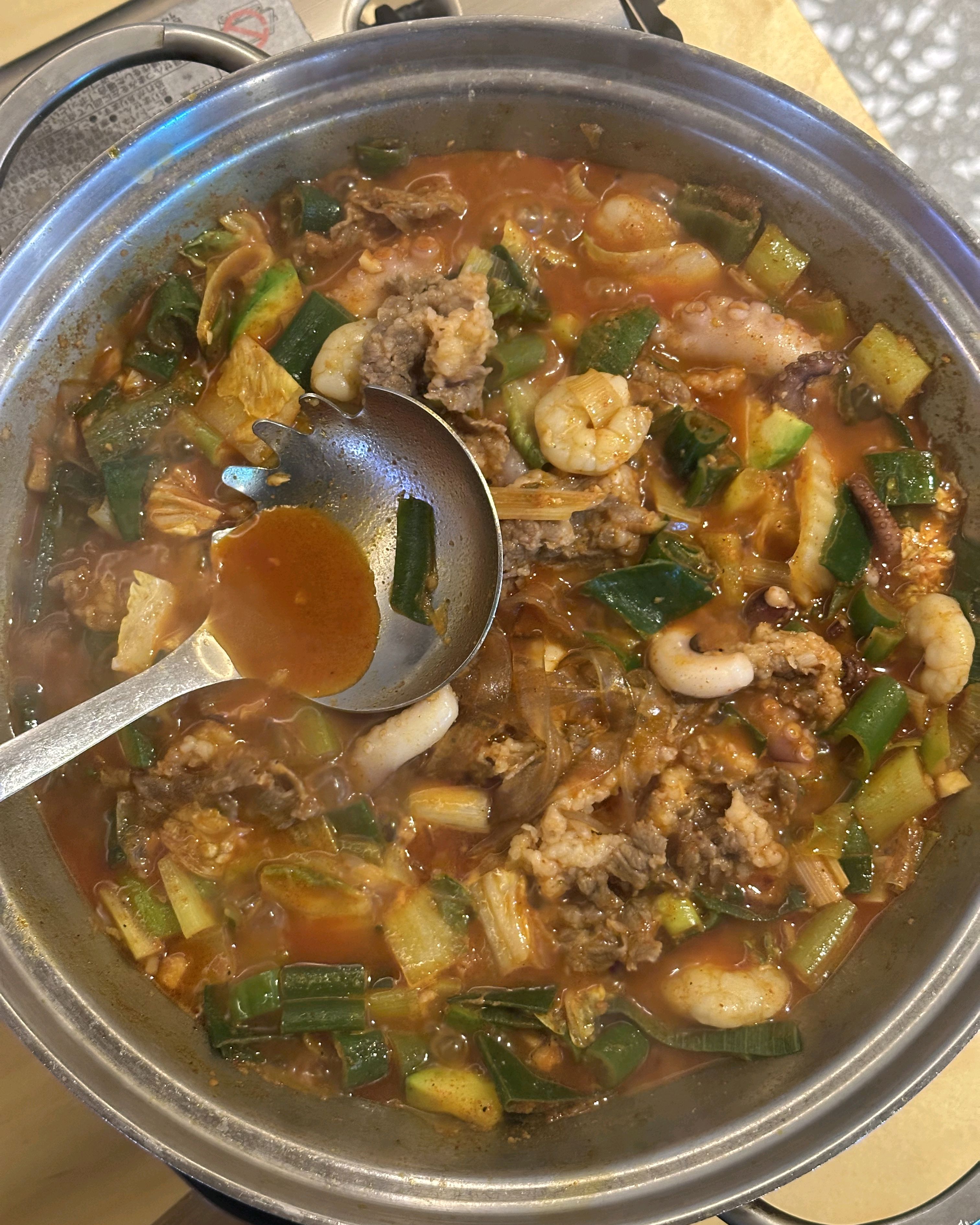 내부도 조용하고 음식도 맛있고 직원분들도 친절해요. 맛있는 음식에 조용히 반주로 한잔하기 