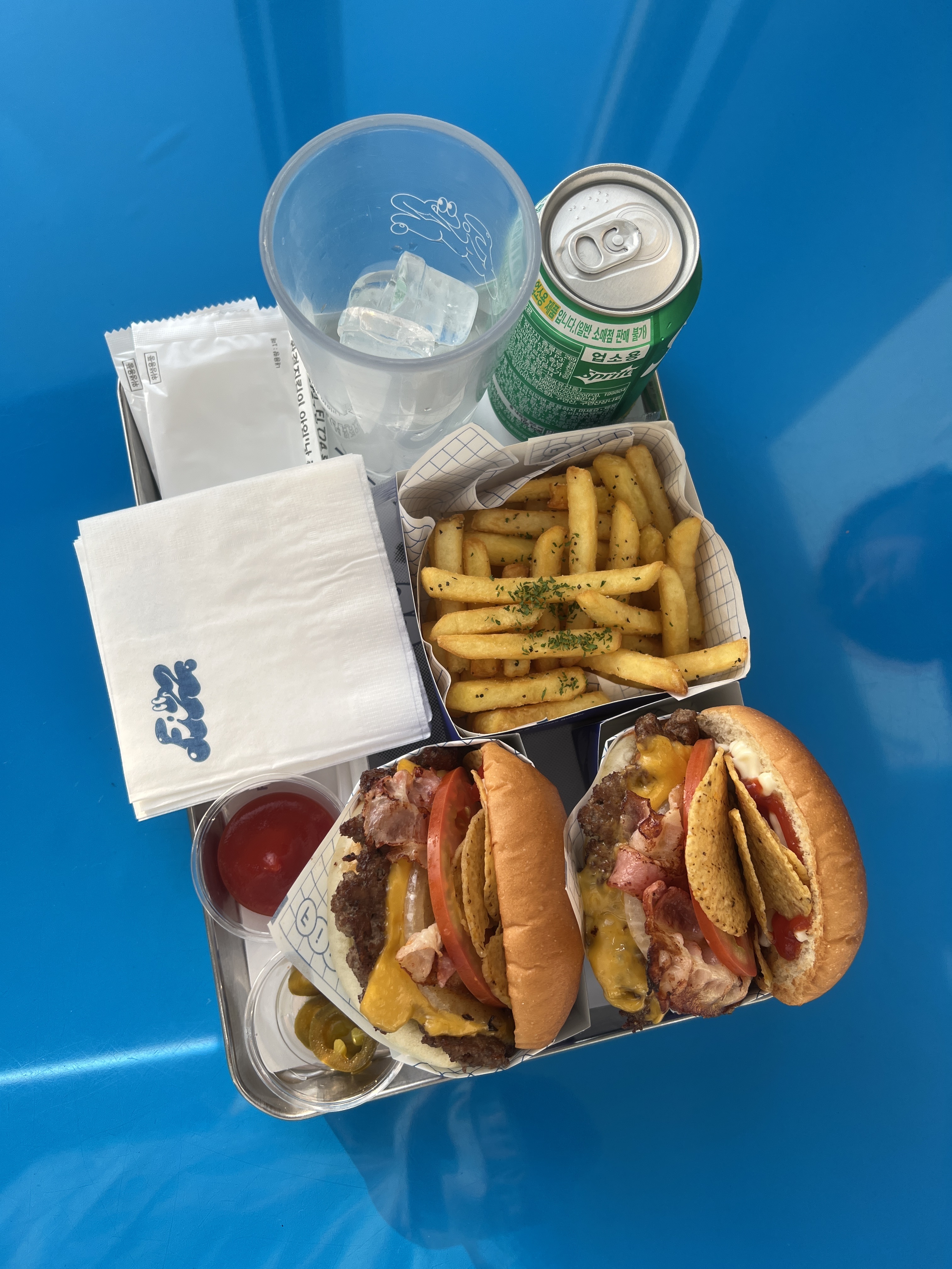 피즈버거 존맛이라 진짜 제즈 올때마다 와요 최고의 버거집,,,💕 - 제주 맛집 피즈 애월