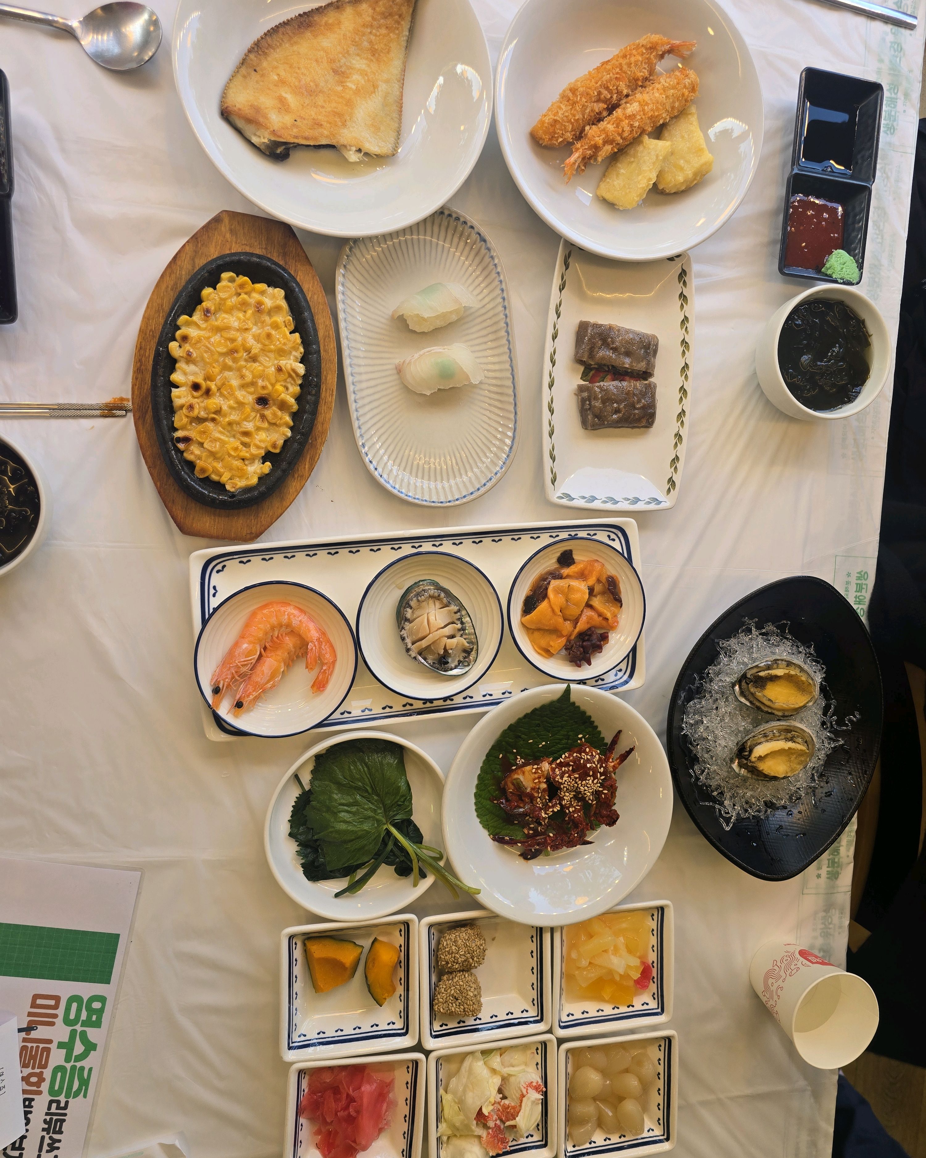 뷰가 넘 이쁘네요.실내인테리어도 굿굿~~사진찍기 넘이뻐요.회도 넘 신선합니다.다음에 또 방