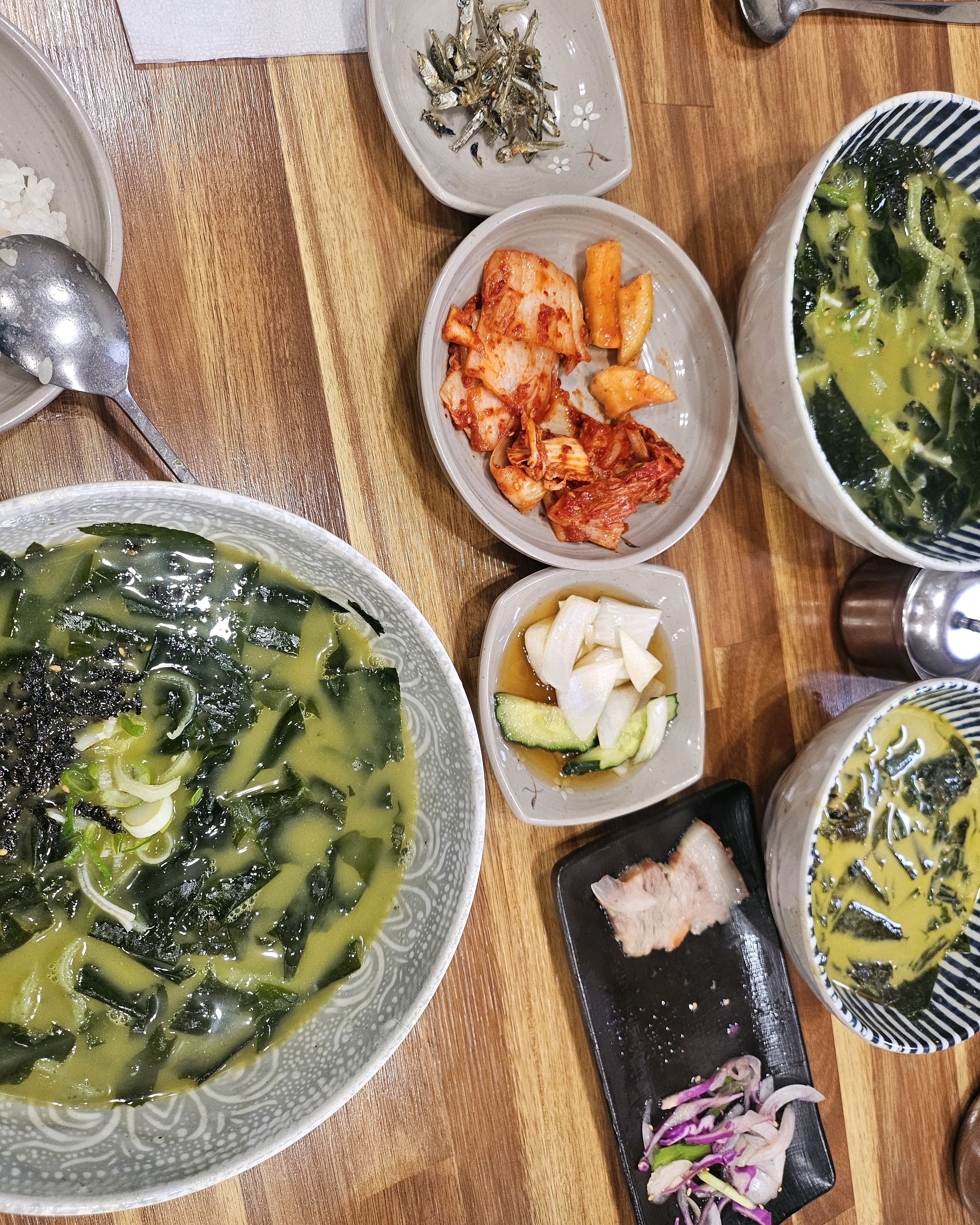 너무 고소하고 맛있습니당 - 제주 맛집 신제주보말칼국수 제주본점