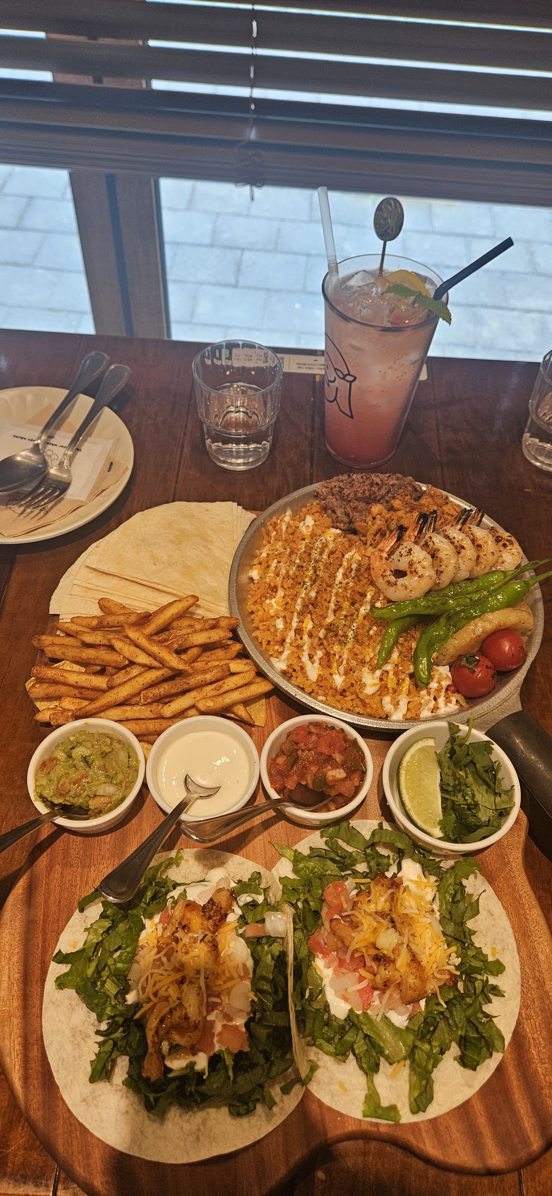 세트 주문하면 소스 무료 리필이라 끝까지 맛있게 먹었어요~~음식이 하나하나 맛있네요~~