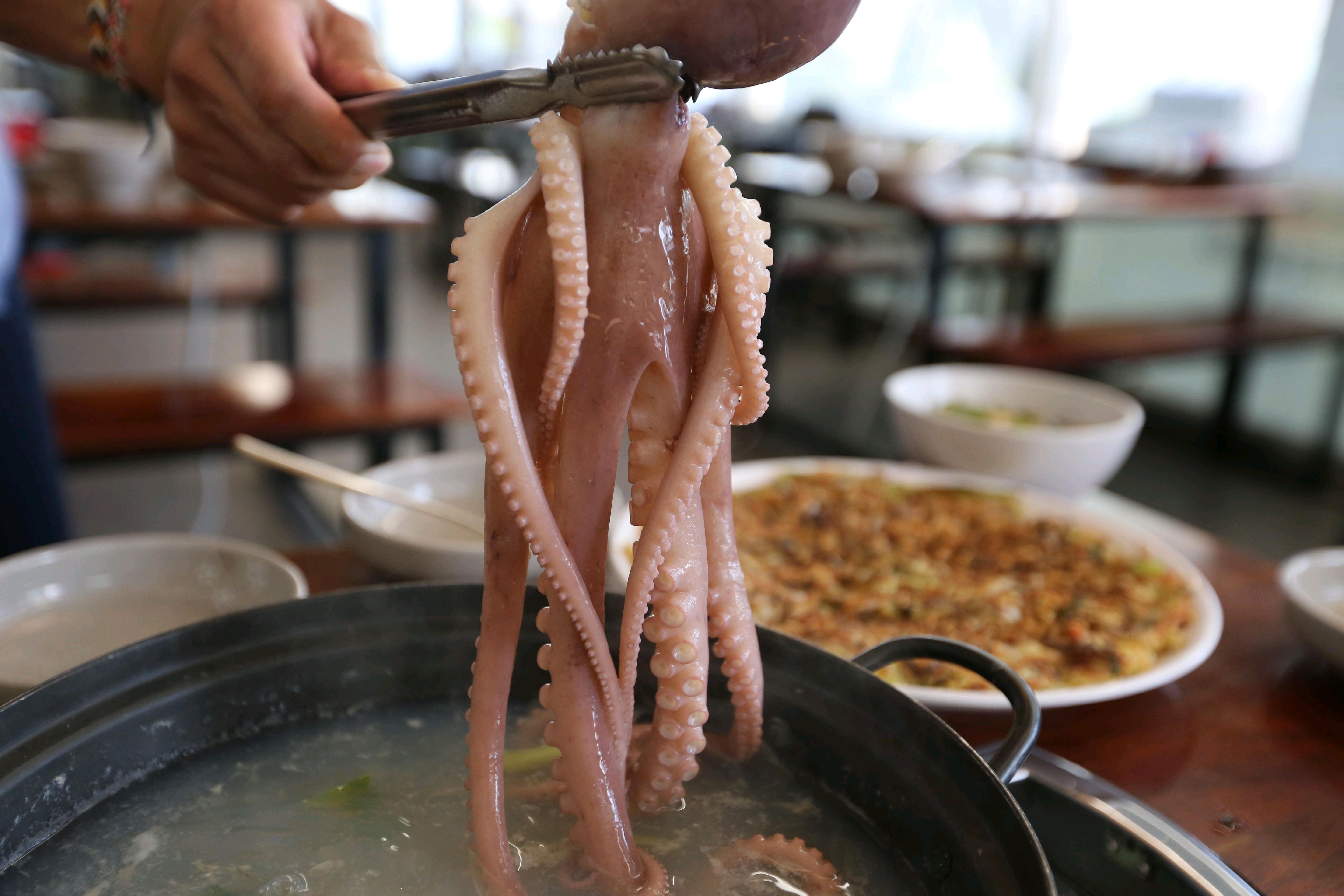 따뜻한 국물 한 그릇이 속을 편안하게 해주네요 계속 생각나서 자꾸 찾아가게 돼요 - 인천 맛집 우이며녹 송도본점
