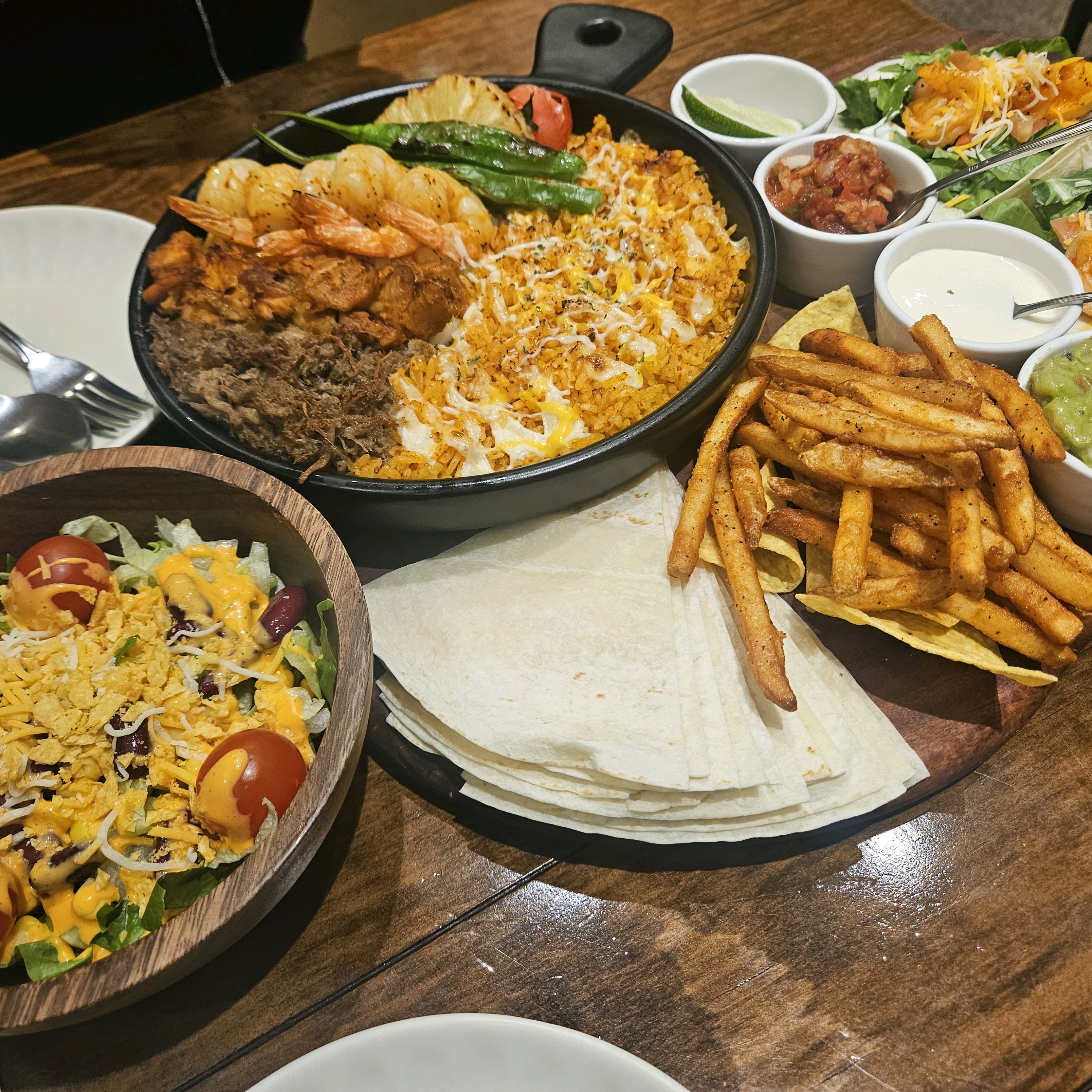 분위기 좋고 음식 푸짐하고 맛도 좋아요 👍 - 죽전역 맛집 갓잇 보정카페거리점