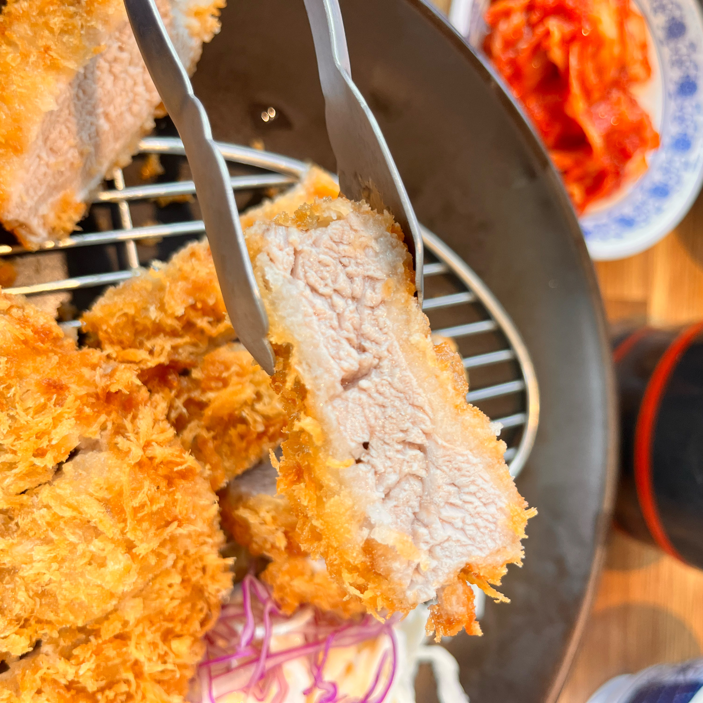 아이와 둘이 방문해서 안심가츠 시켰습니다. 고기가 부드럽고 촉촉해서 아이도 잘 먹었어요. 