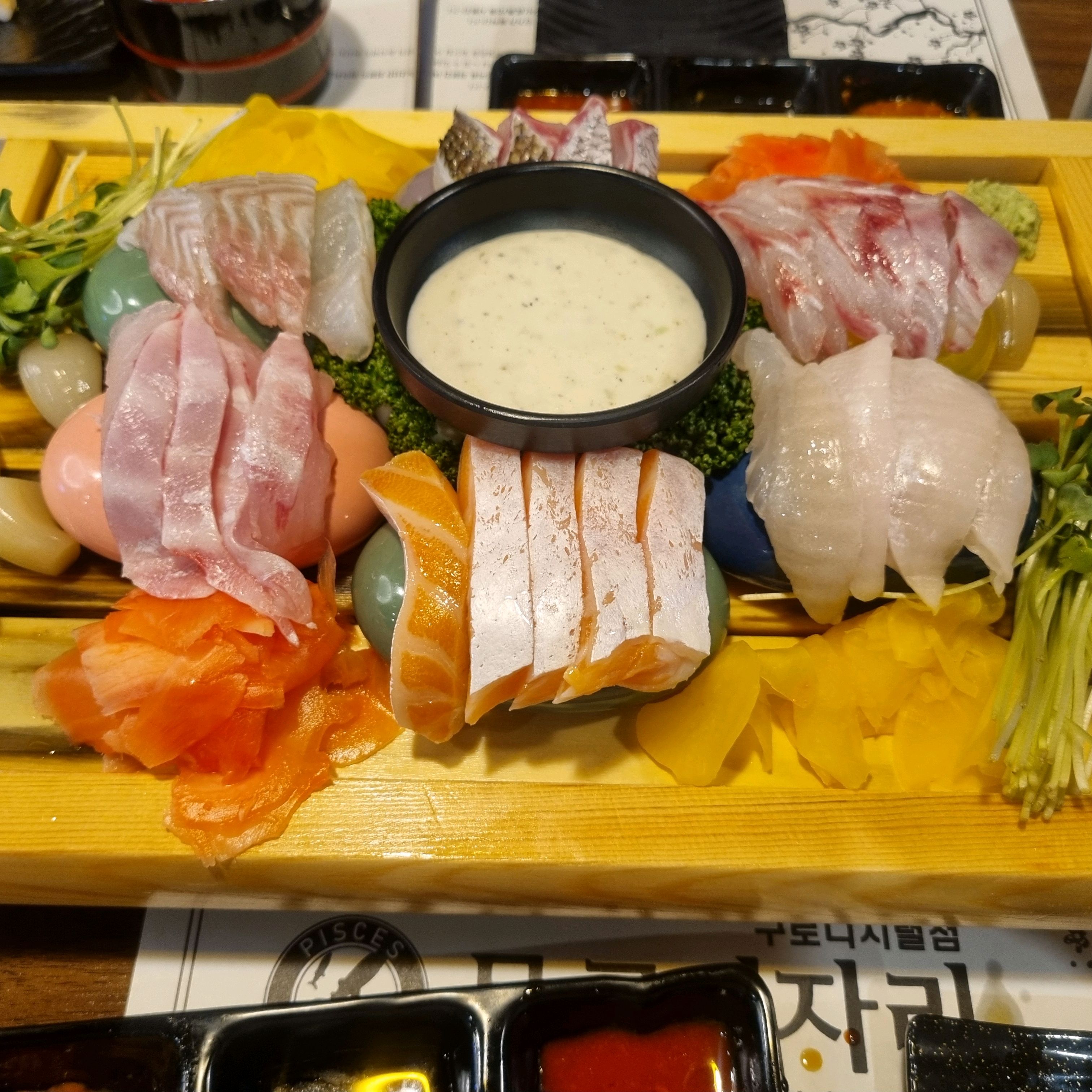 회도 두툼하고 싱싱하고 맛있어요! - 구로디지털단지 맛집 물고기자리 구로디지털점