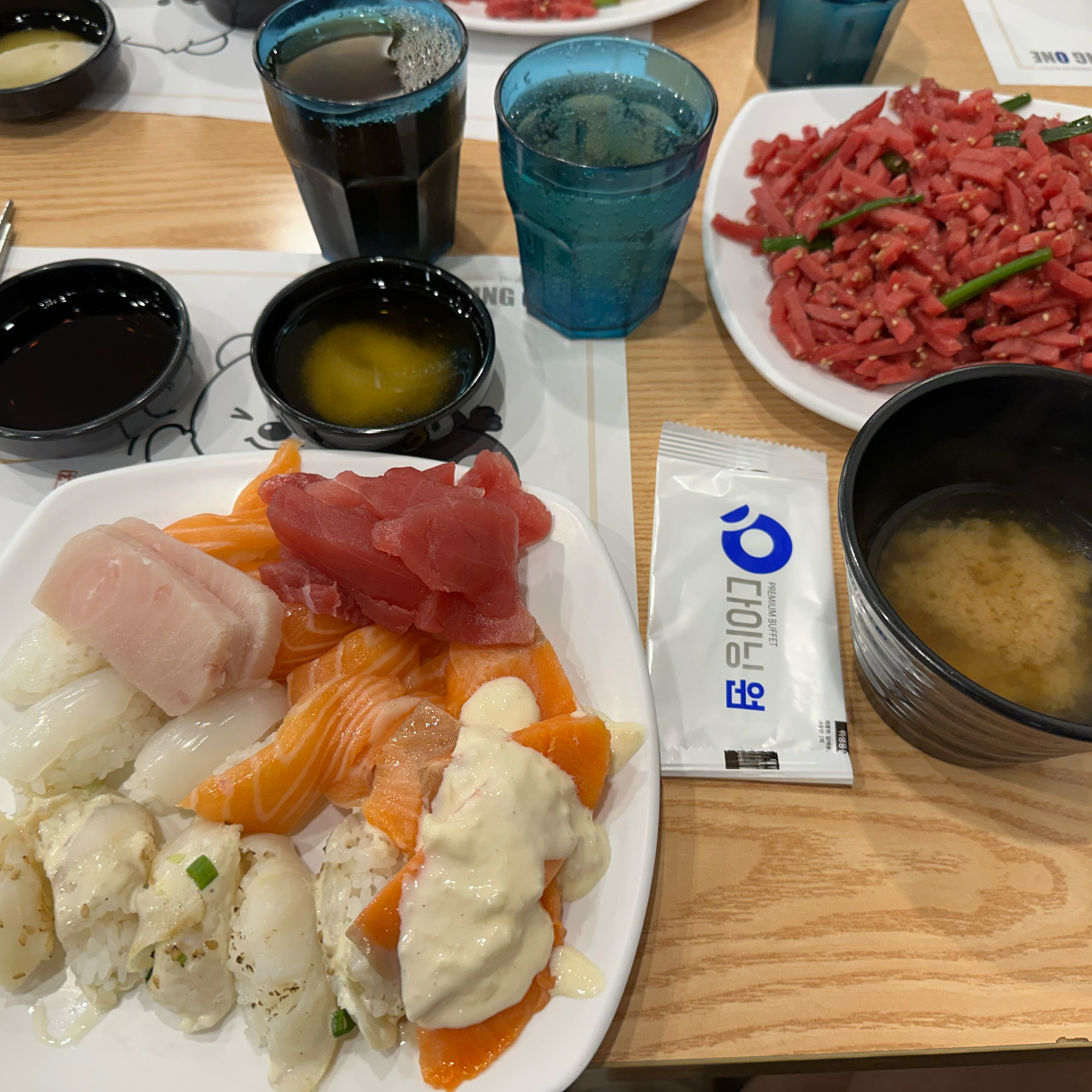 부모님이랑 계속 오는곳! 가성비 있는 가격에 회 초밥 한식 등등을 먹을 수 있어서 너무 좋