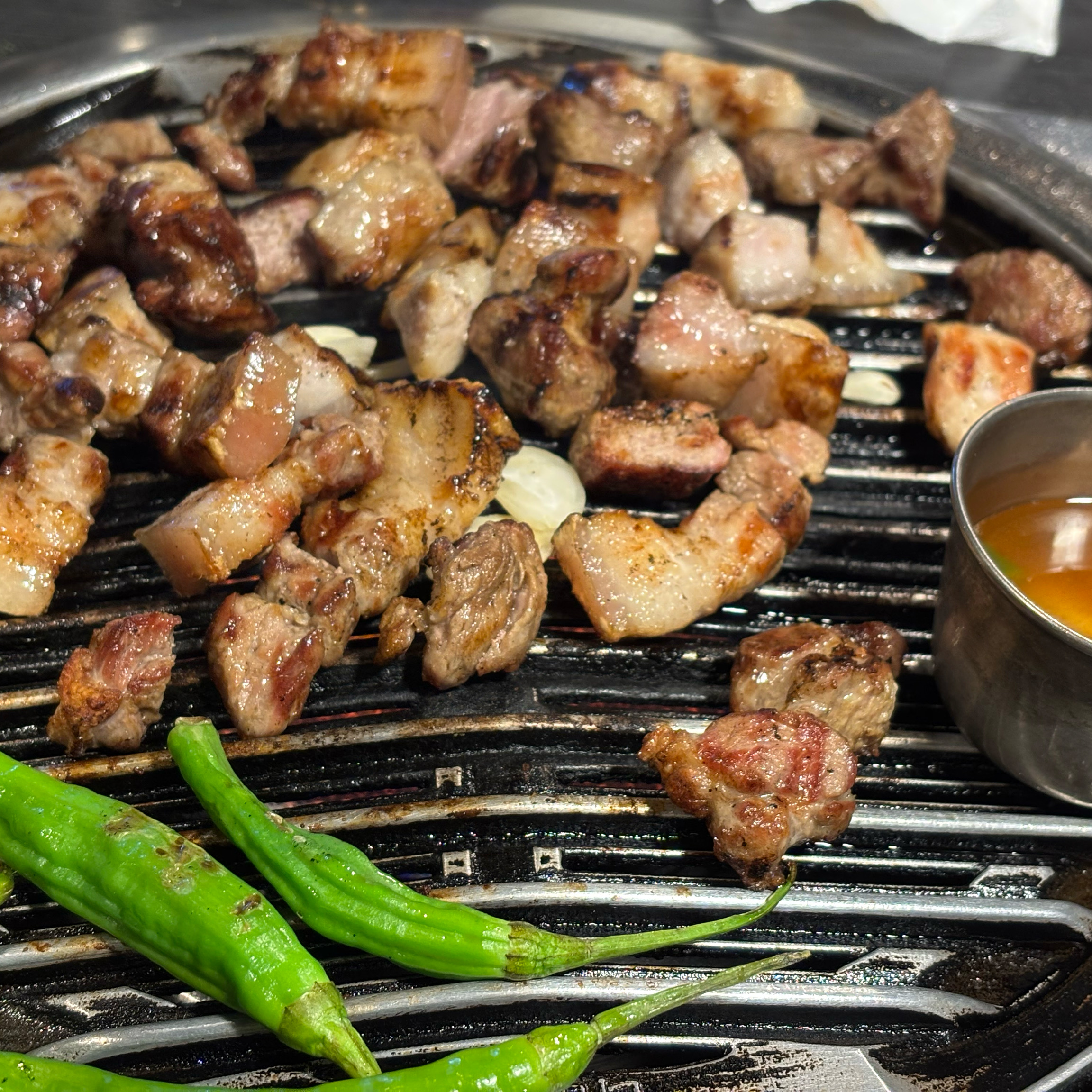 쫌 비싸긴하지만 맛있어요 >< 멜젓에 찍어 먹으면 극락 ~ 세트시키면 주시는 순두부도 얼큰