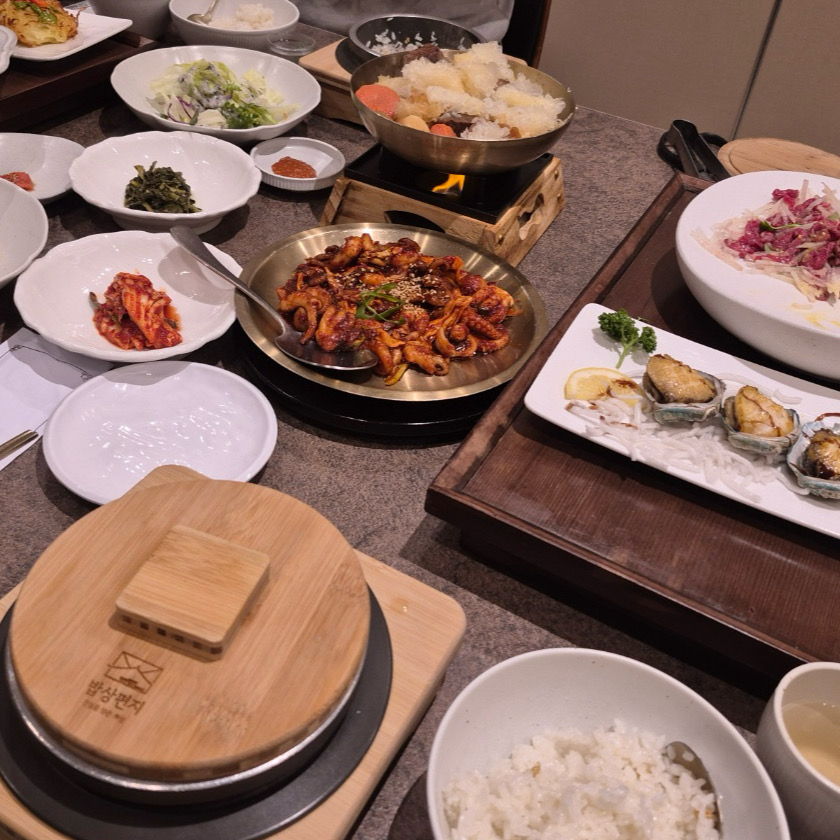 상견례자리 찾아보다가 밥상편지를 알게 되었는데 미리 예약을 하니 넓은 룸으로 준비해주셨고