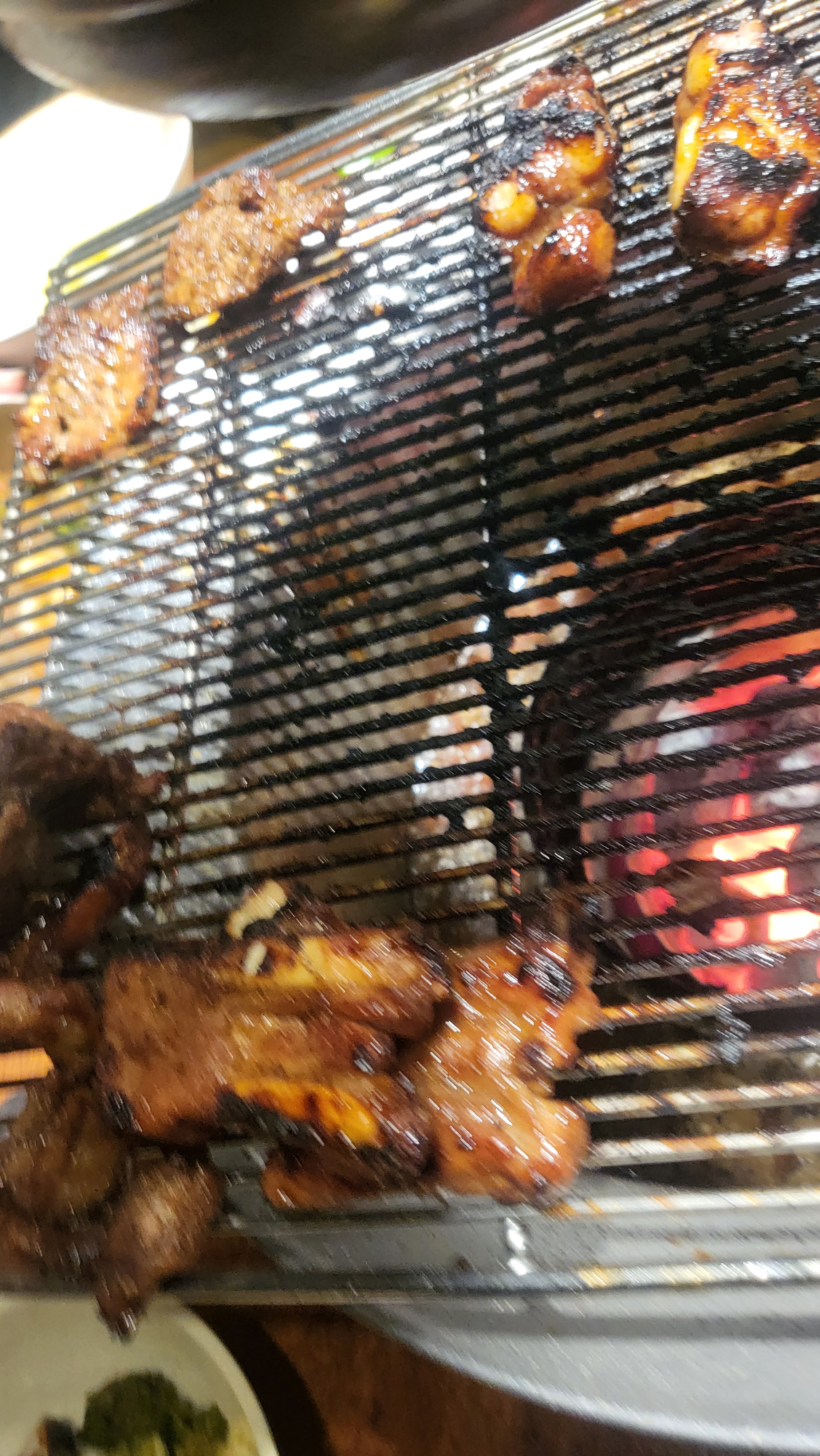 직원분들도 젊고 알아서 잘 굽어 주어서 편하게 맛있게 먹을수 있어 좋아요 - 대구 맛집 서민갈비