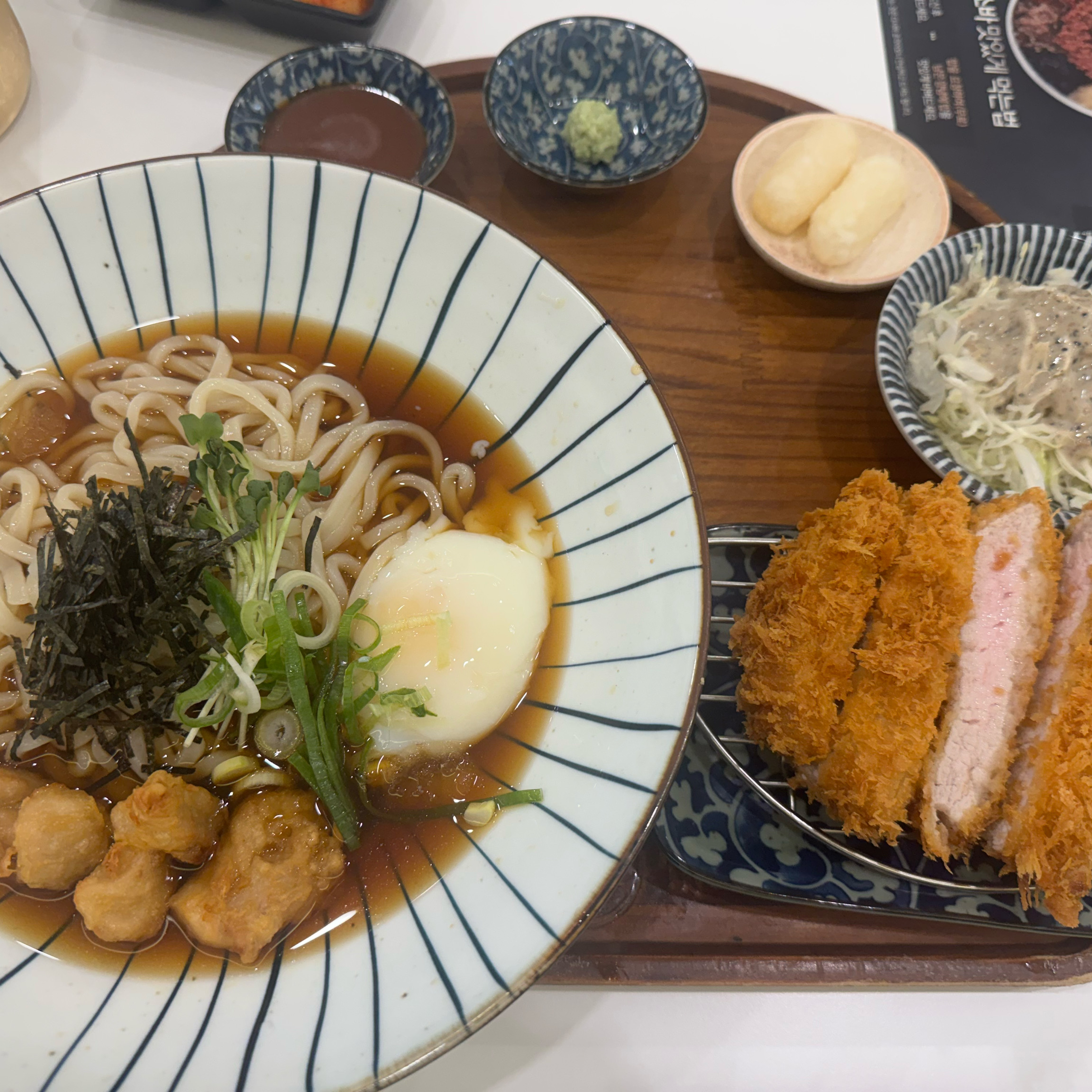 백소정 마제소바, 냉소바, 돈카츠 다 맛있어요 종류도 많고 주기적으로 생각나는 맛~~ 직원