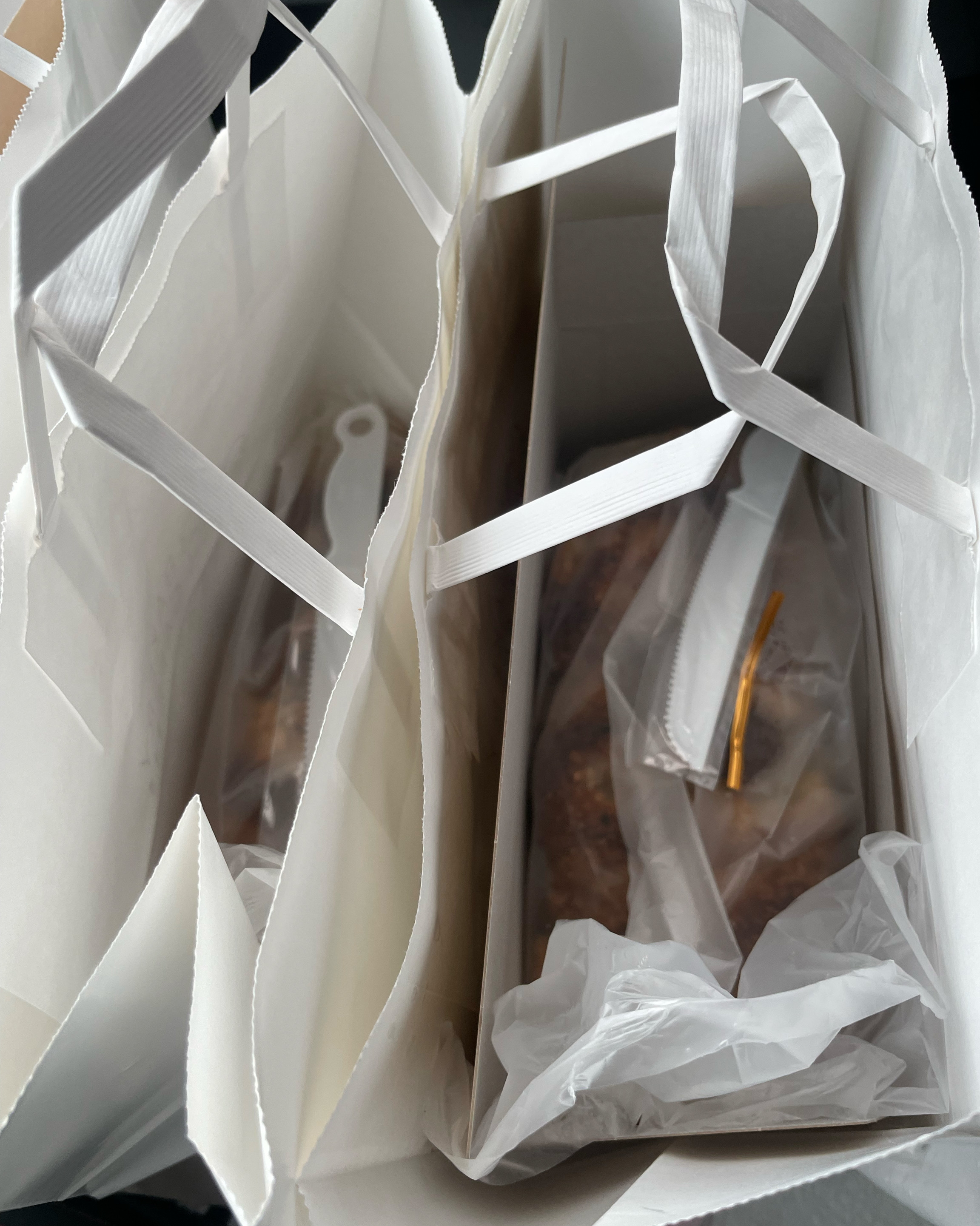 정말 너무너무 맛있어요 따끈따끈해서 더욱더 맛있습니다 오픈해서 사가지고 회사 직원분들이랑 