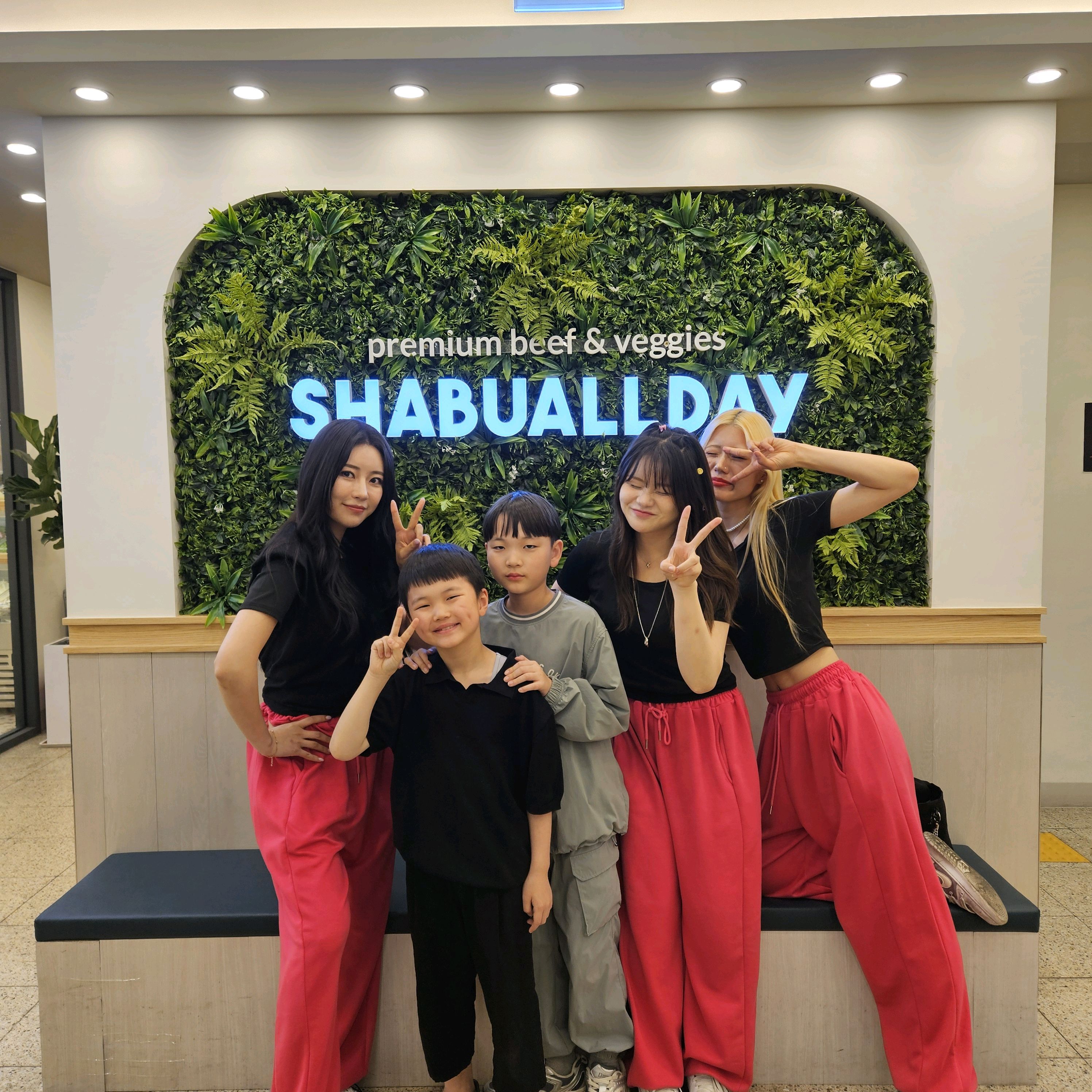 어버이날이라고 초3초5 아들들이 밥사준다고 왔다가 샤브올데이 이벤트 당첨도되고 올데이즈 걸