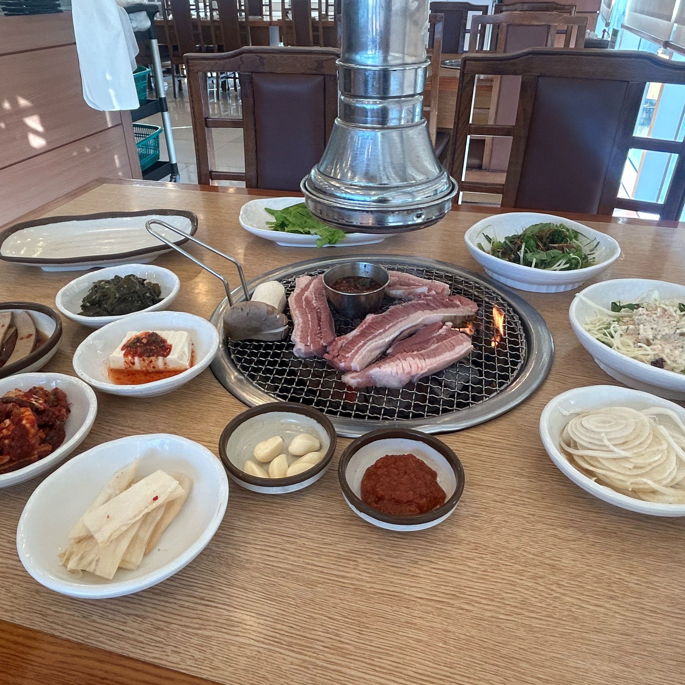 재주도 오면 꼭 먹어야하는 흑돼지 친구에게 추천받아 와봤는데 직원분들도 친절하기고 맛있습니