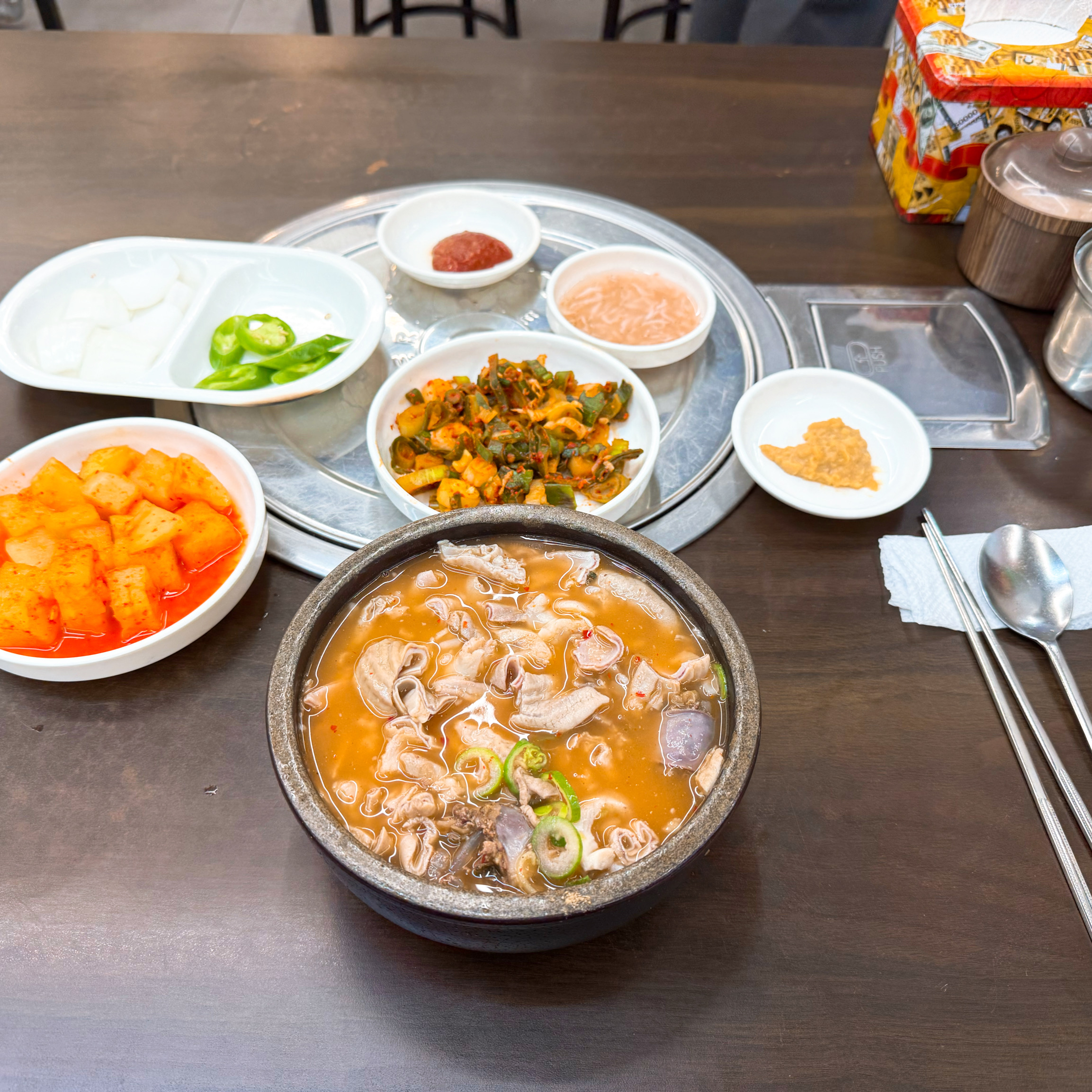 양도 많고 가격도 저렴하니 한 끼 식사로는 이만한게 없다, 단점은 잡내인데 갠적으로 이정도