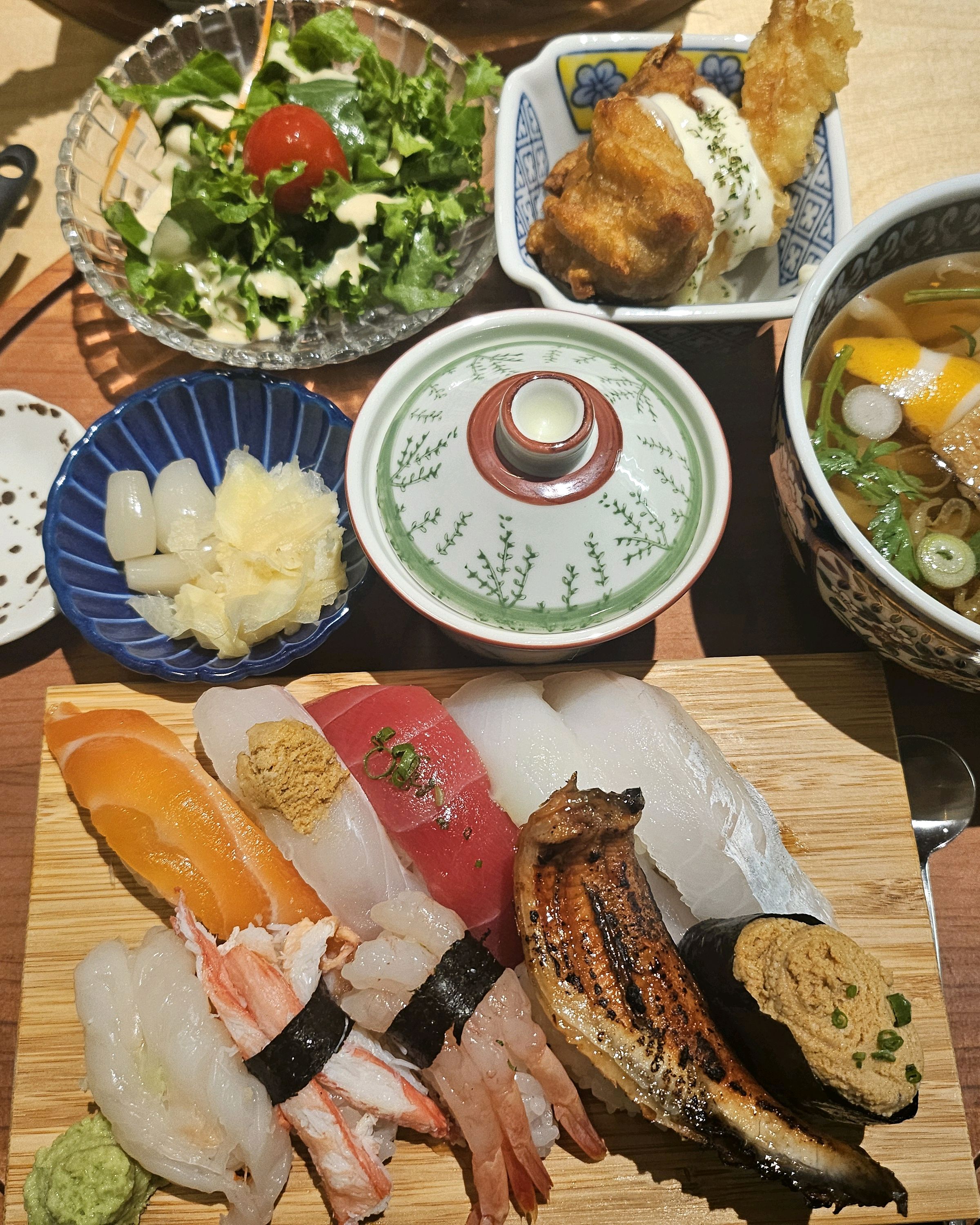맛잇어요!! 추천받고왓는 데 맛잇게잘먹엇습니다!!!어느하나 부족한거 없는 식사엿어요. 기다