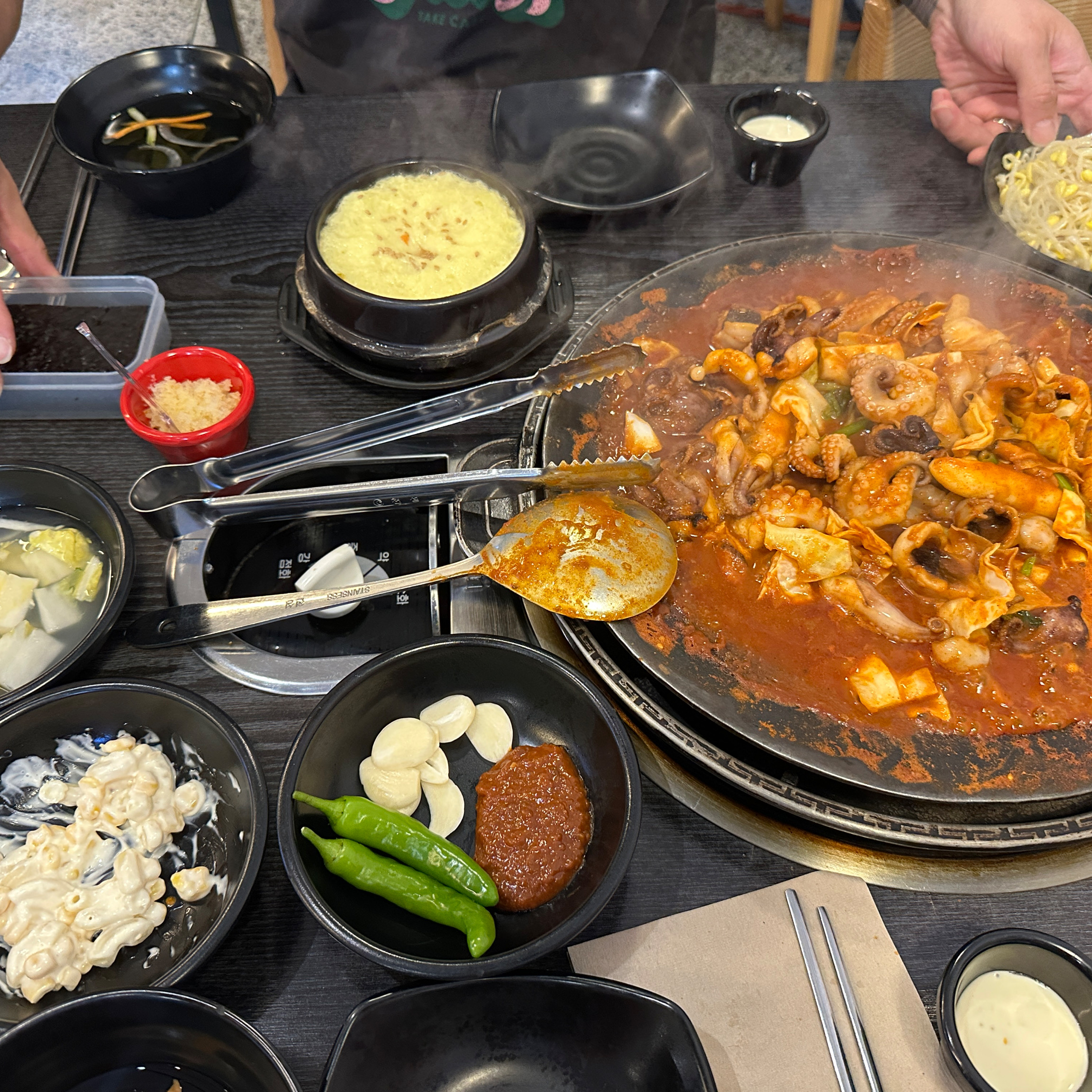 카카오맵후기보고 왛는데 ㅎㅎ 직원분들 되게 친절하시고 음식도 넘 맛있어요🤭 매장도 넓고 깨