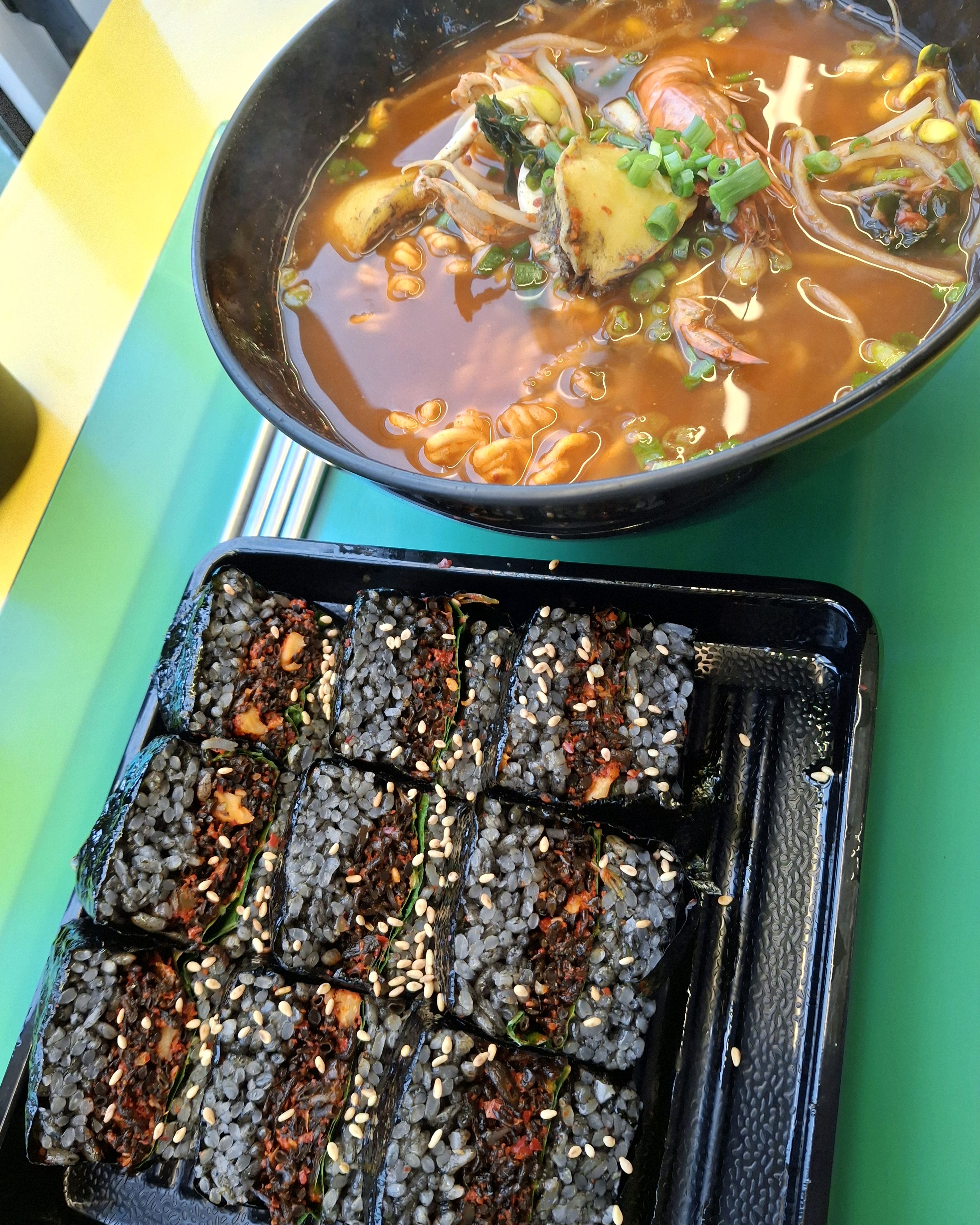 김밥에 라면조화~~~맛있게 잘 먹었어요. - 제주 맛집 해녀김밥 본점
