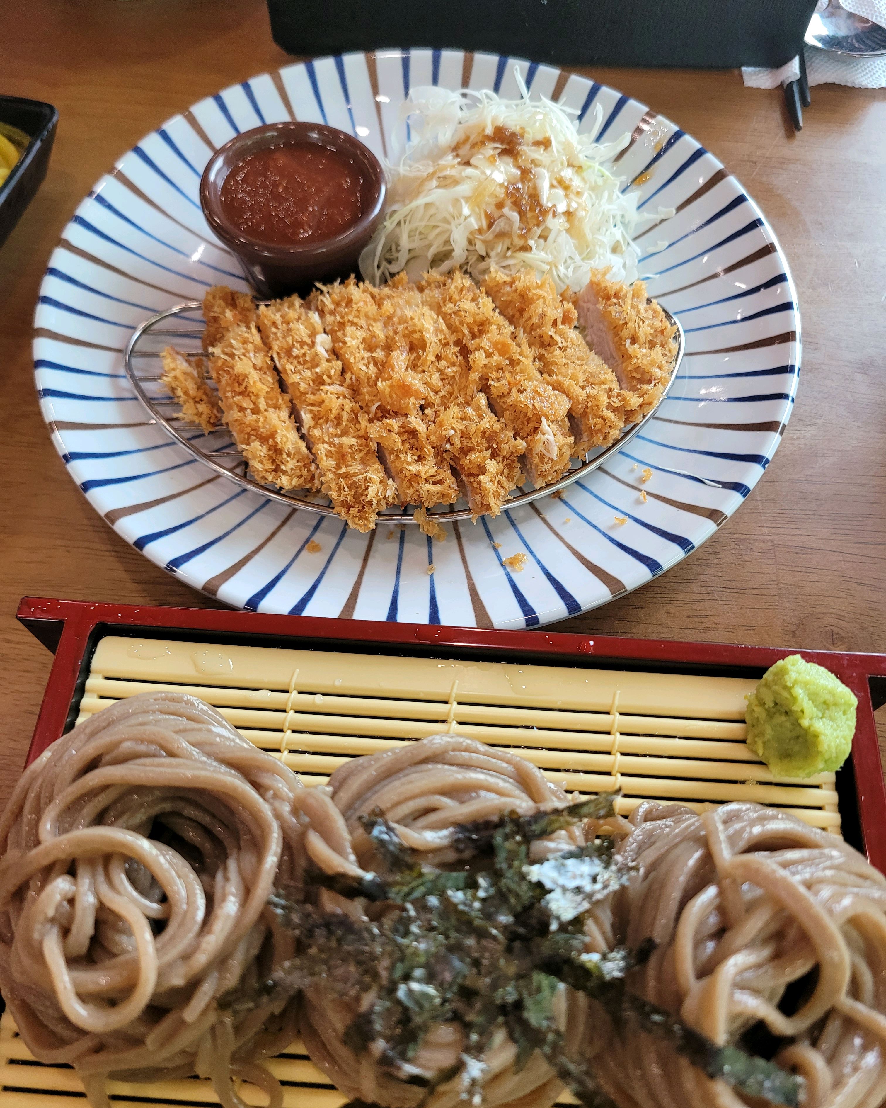 소바를 좋아해서 동생이랑 멀리서 찿아 찾아왔는데 돈까스랑 소바면이 너무너무 맛있어서 다음에