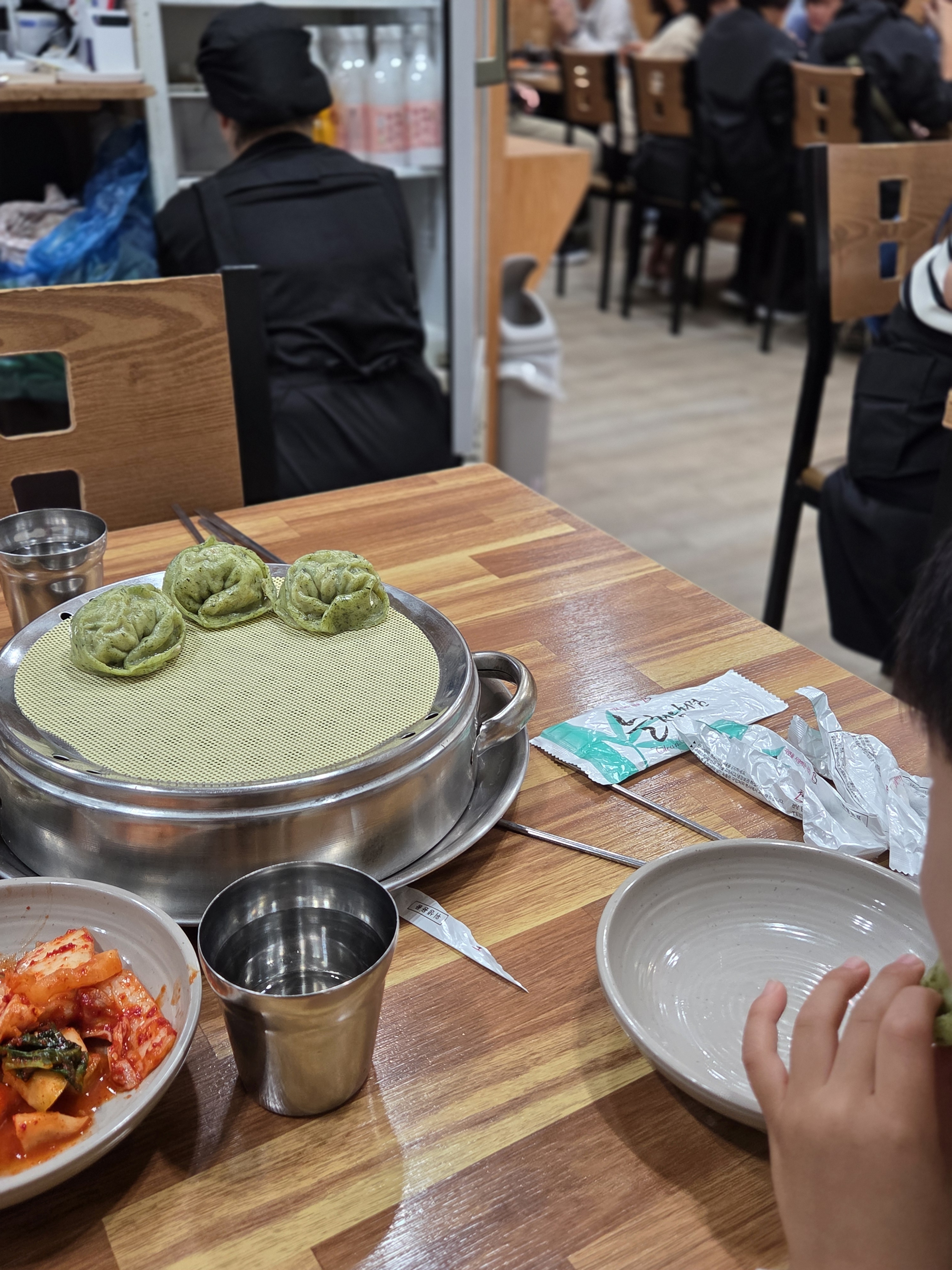 직접 다 자가제면해서 그런지 더 맛있어요! 국물도 진하고 맛있어서 포장까지 해갑니다. 또 