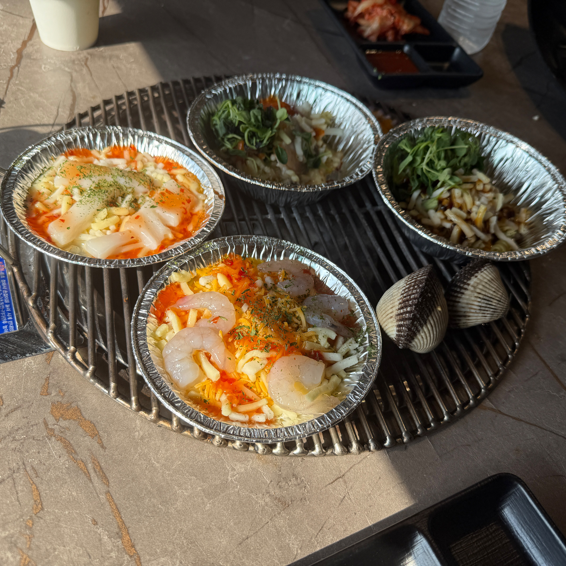 청춘조개 인터넷에 찾아보고 리뷰가 좋아서 왔는데 정말 찐이네요👍 조개들도 때깔부터 장난아니