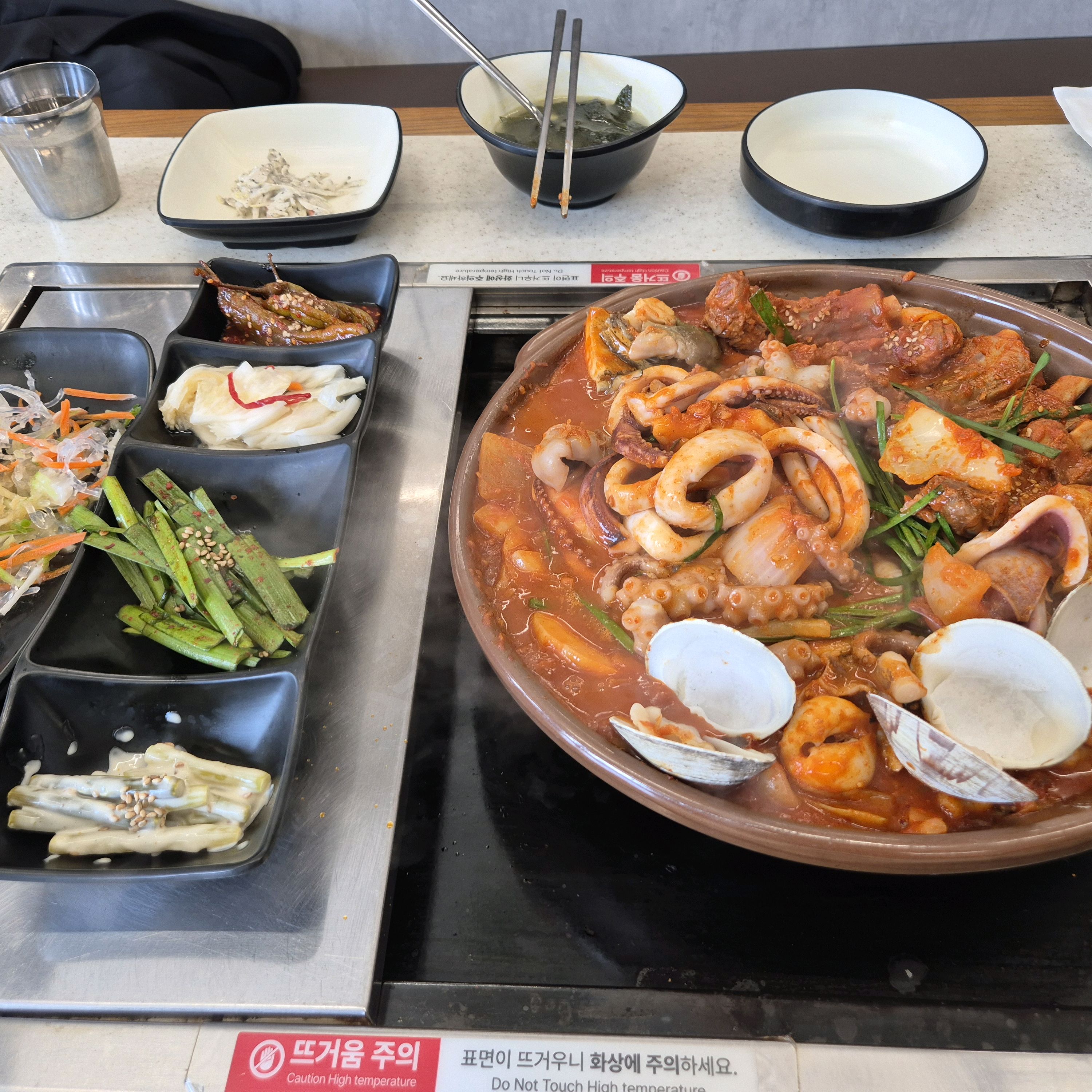 입맛을 잃은 친구와 점심 보양하러 왔어요. 해물과 등갈비 맛있게 먹고 갑니다~ - 인천 맛집 해목정 X 덕담집