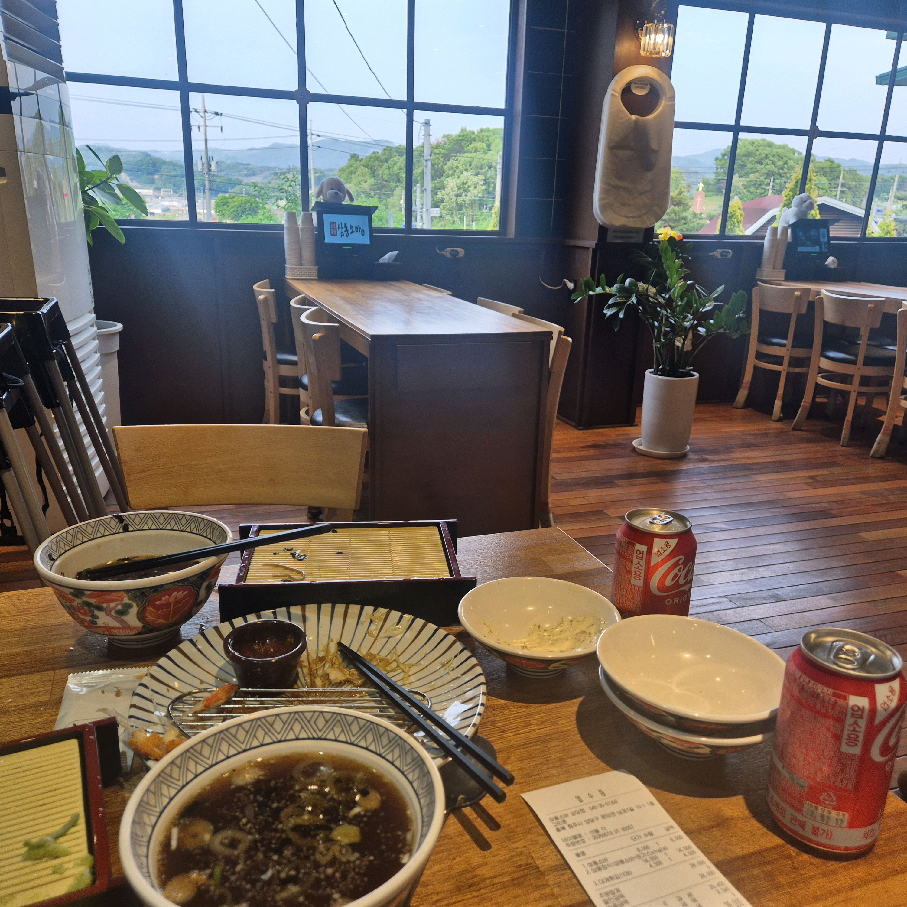 다른 손님들이 있어서 전체를 찍지 못했지만 - 청남대 맛집 삼동소바 상당점