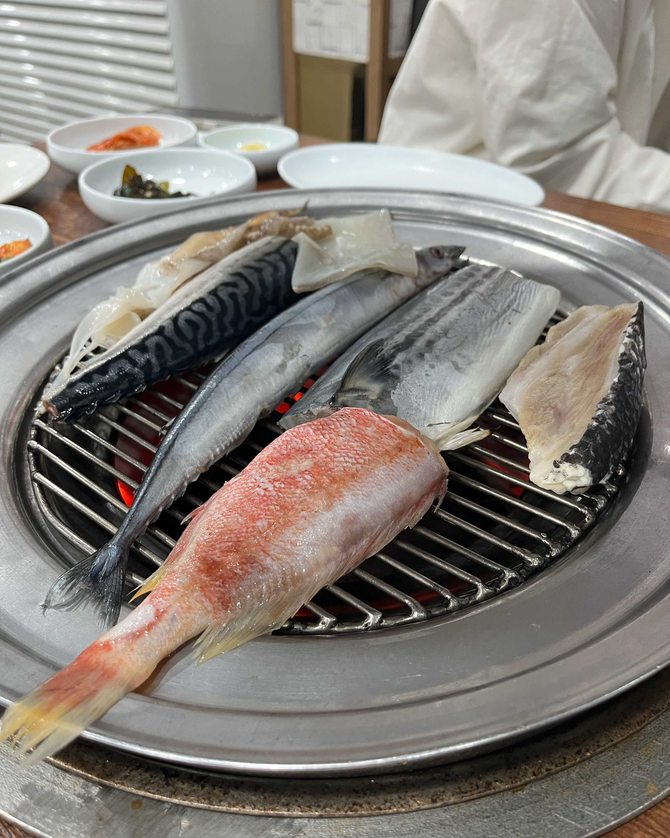 구워주고 너무 맛있어요~ 근데 주인 아주머니 이신지 앞뒤 상황 모르고 ㅋㅋ 들리게 뒤에서