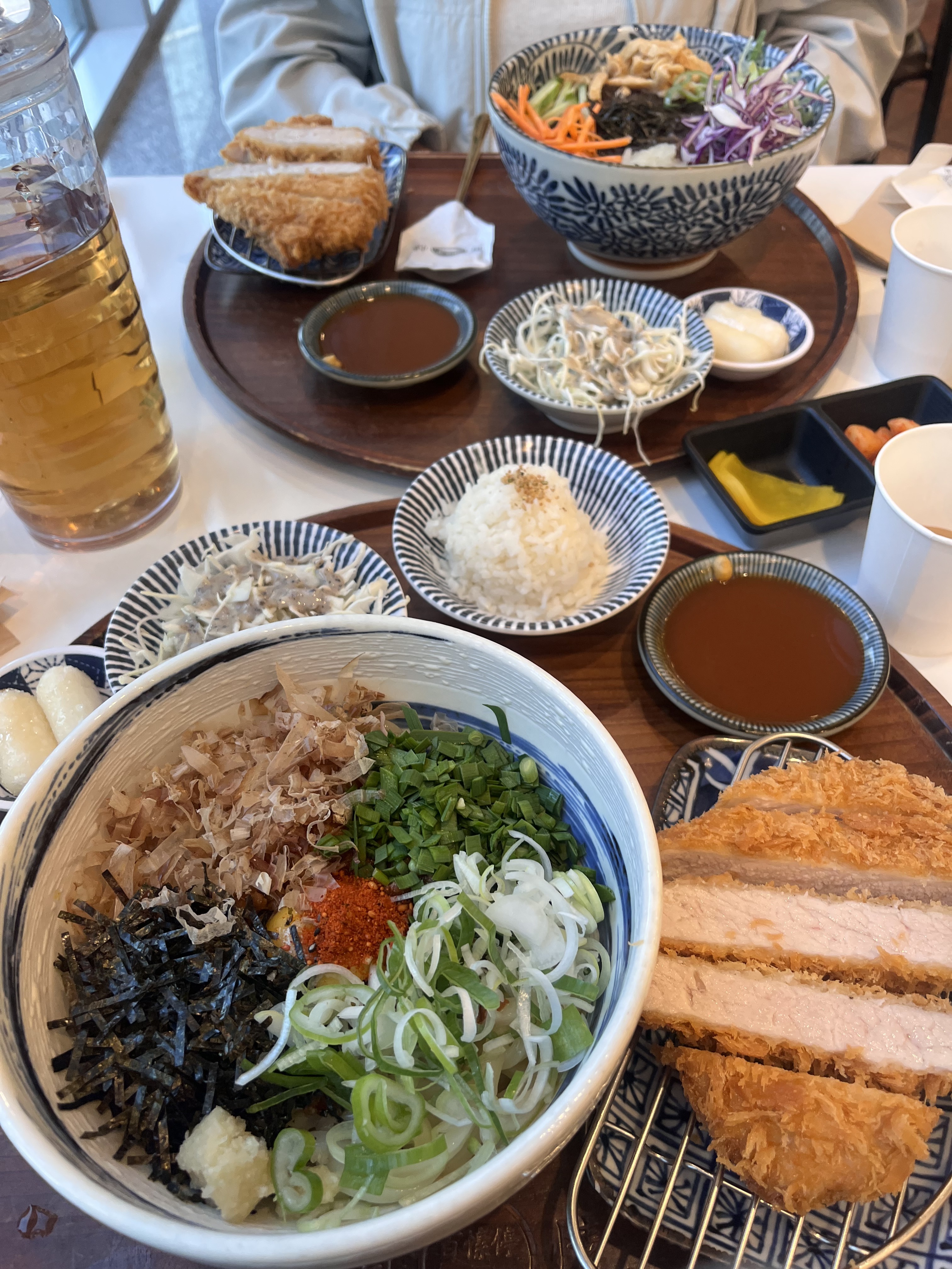부모님이랑 저녁식사 하러 방문했어요! 마제소바는 고소하면서도 감칠맛있는 소스가 너무 맛있었