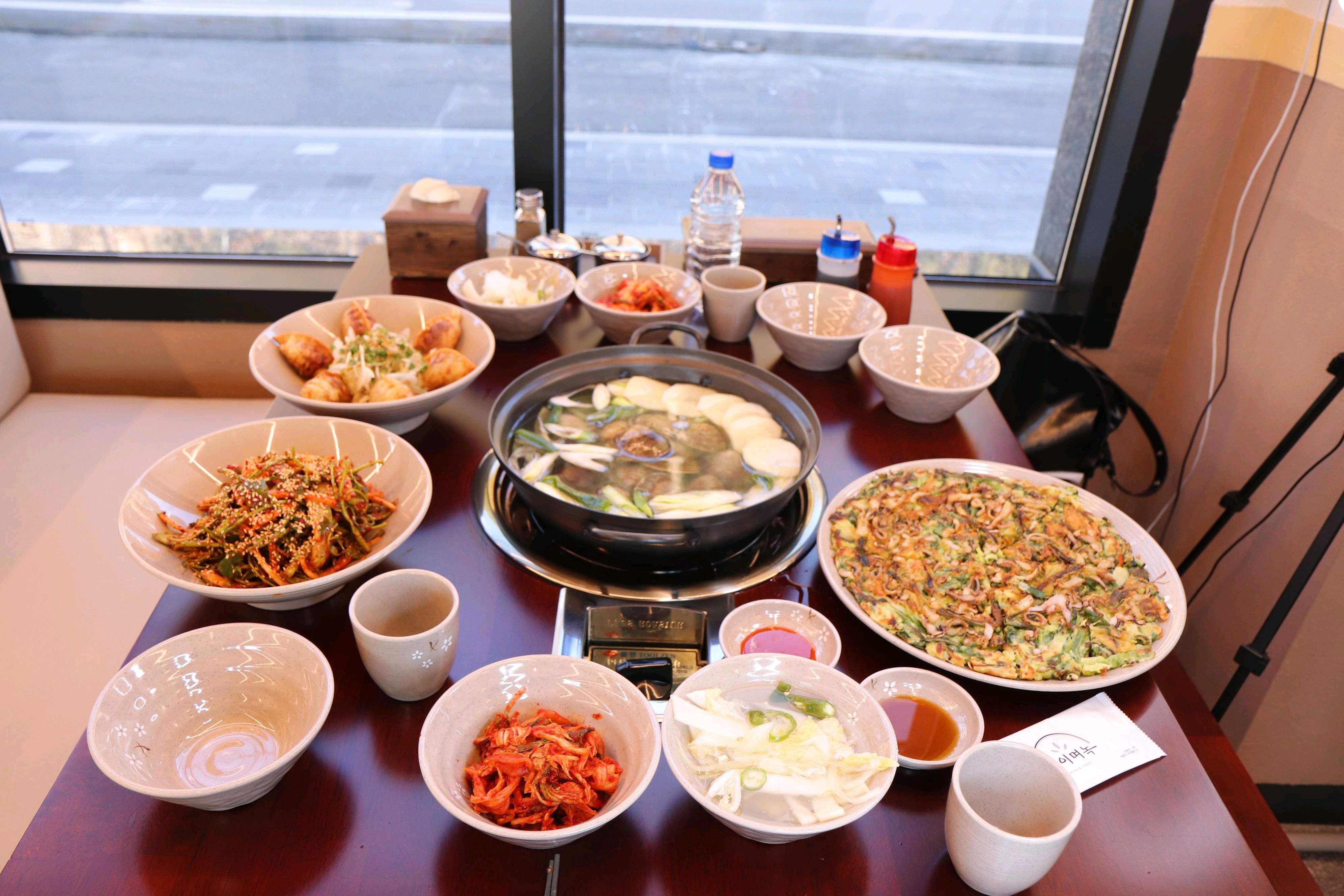 너무 만족스러웠어요~ 칼국수 면발이 쫄깃하고 국물이 진해서 인상적이었고 직원분도 친절해서 