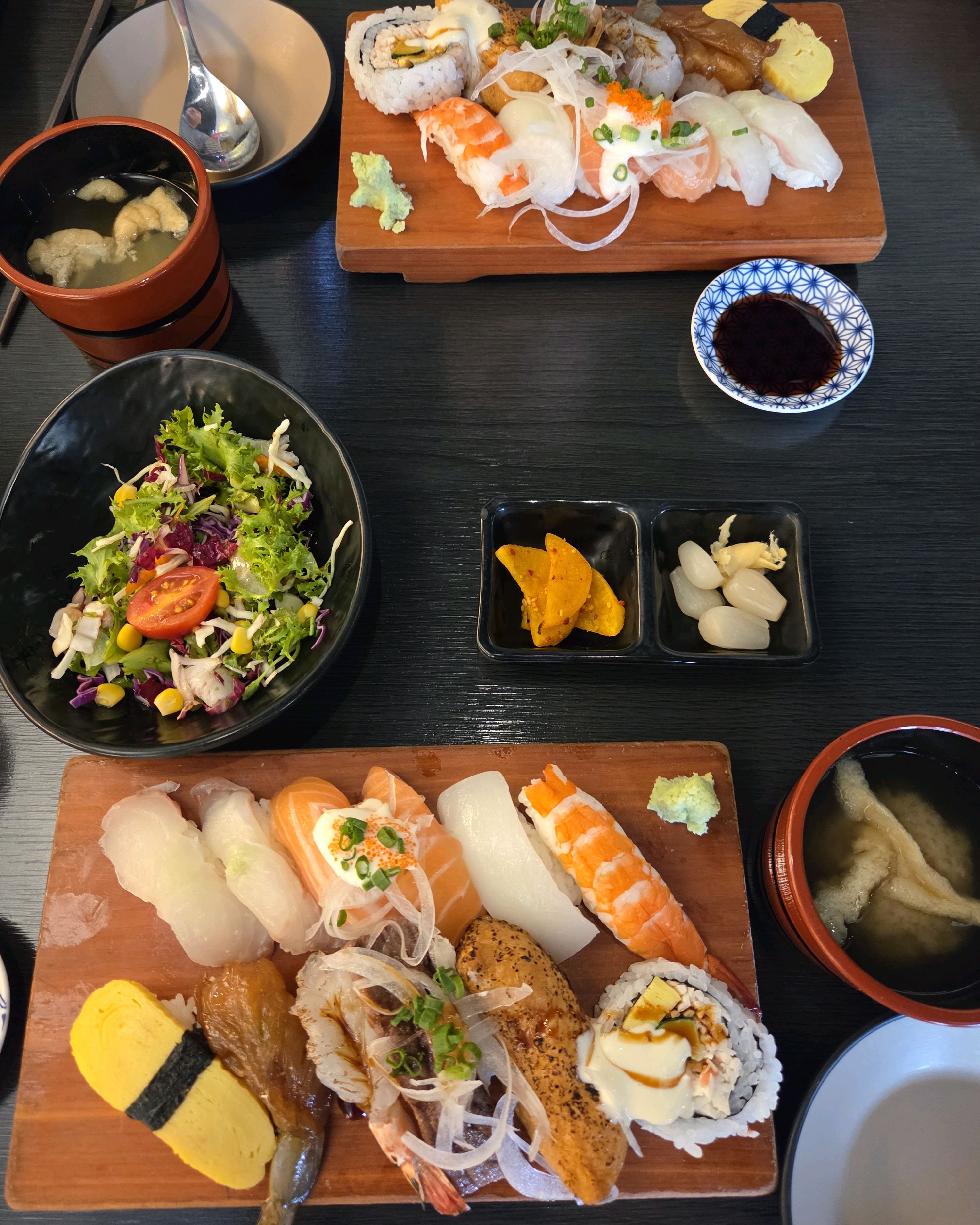 초밥만 맛있는게 아니라 소바랑 알밥 나오자마자 구수한 향 확 퍼져서 오오오! 하고 먹었는데