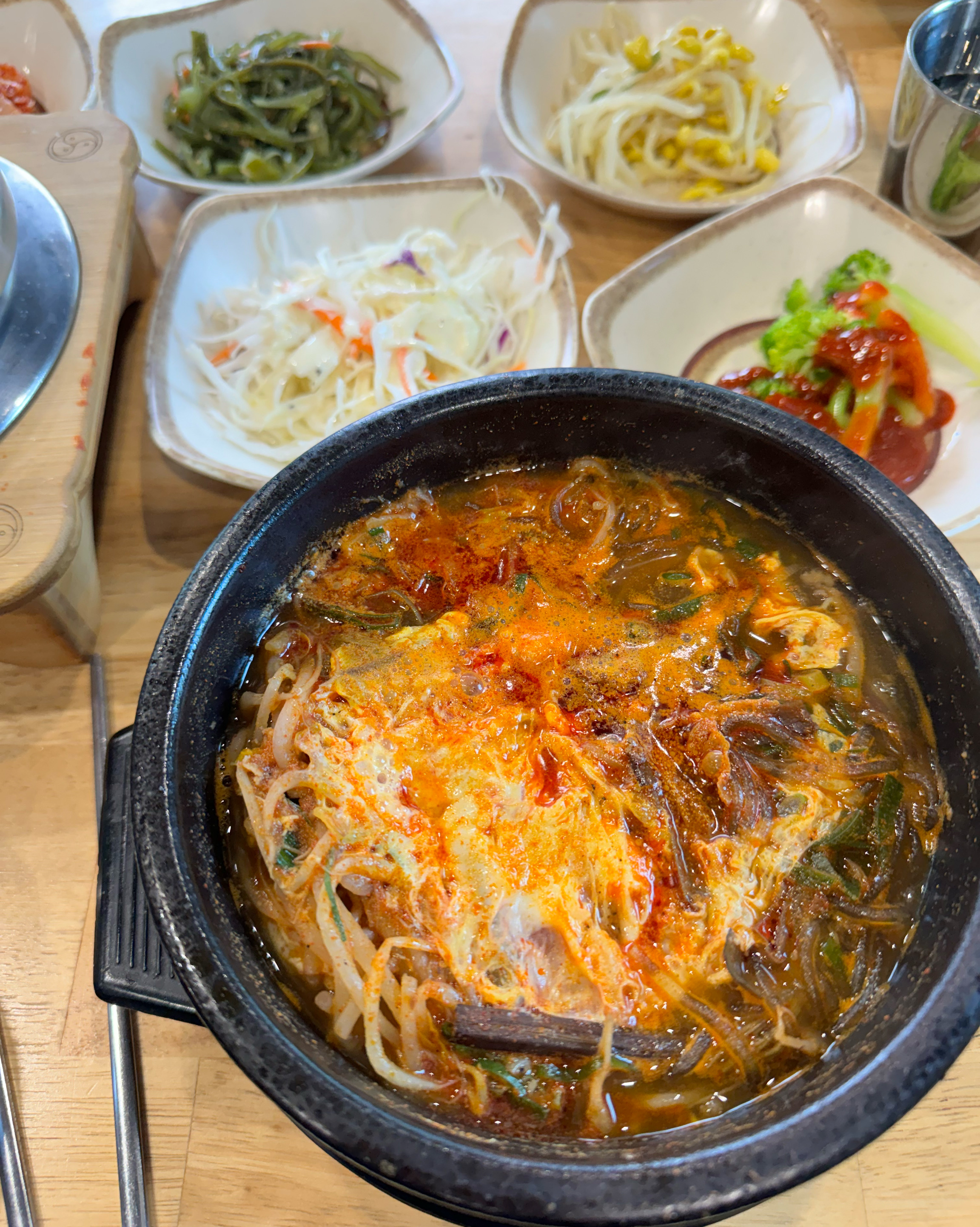 웨이팅있는 것 같아 일부러 늦게 감 (평일 13시 30분경) 그때도 웨이팅 약간 있었음. - 제주 맛집 영춘식당