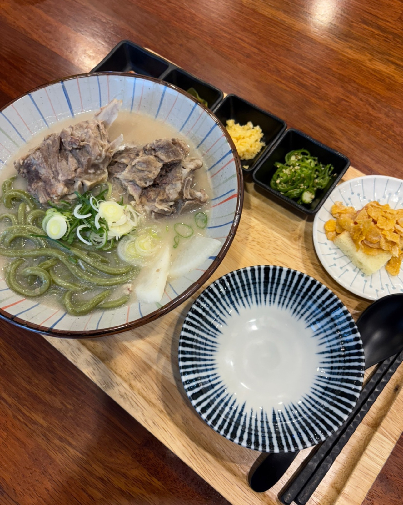 일본에서 직접 공수해온 제면기술이여서 그런지 면이 꼬들꼬들하고 맛있었어요 ㅎㅎ - 제주 맛집 한라미담우동