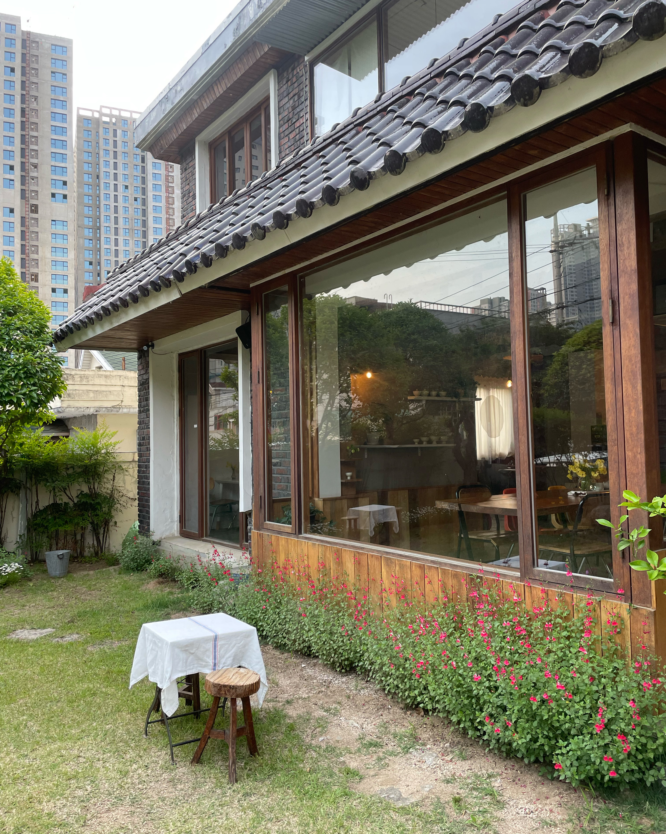 예쁜 장소에서 대화 나눌 수 있고 편해요!! - 대구 맛집 스완네