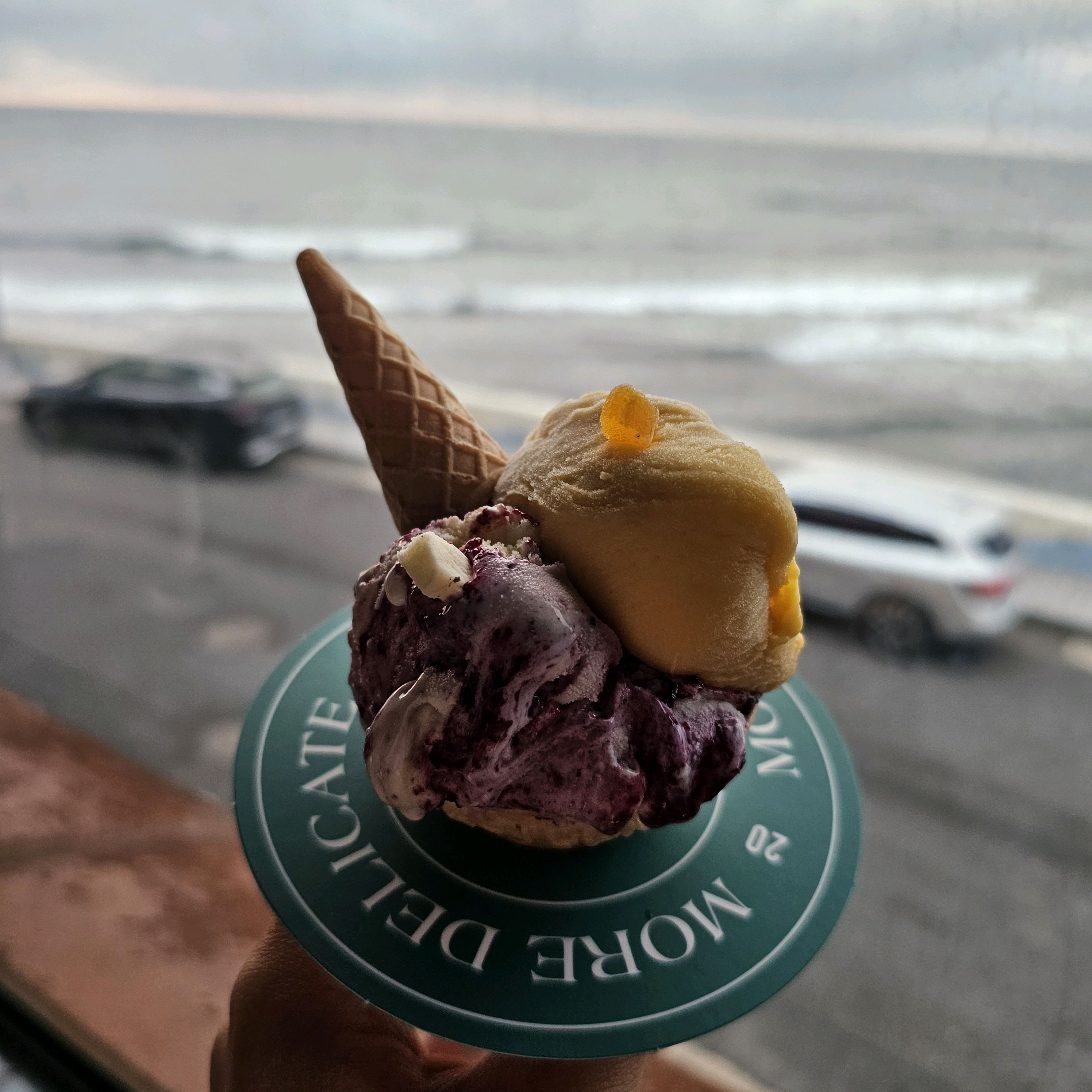 요기 직원분들도 넘 친절하시구 - 제주 맛집 휴즐리 제주