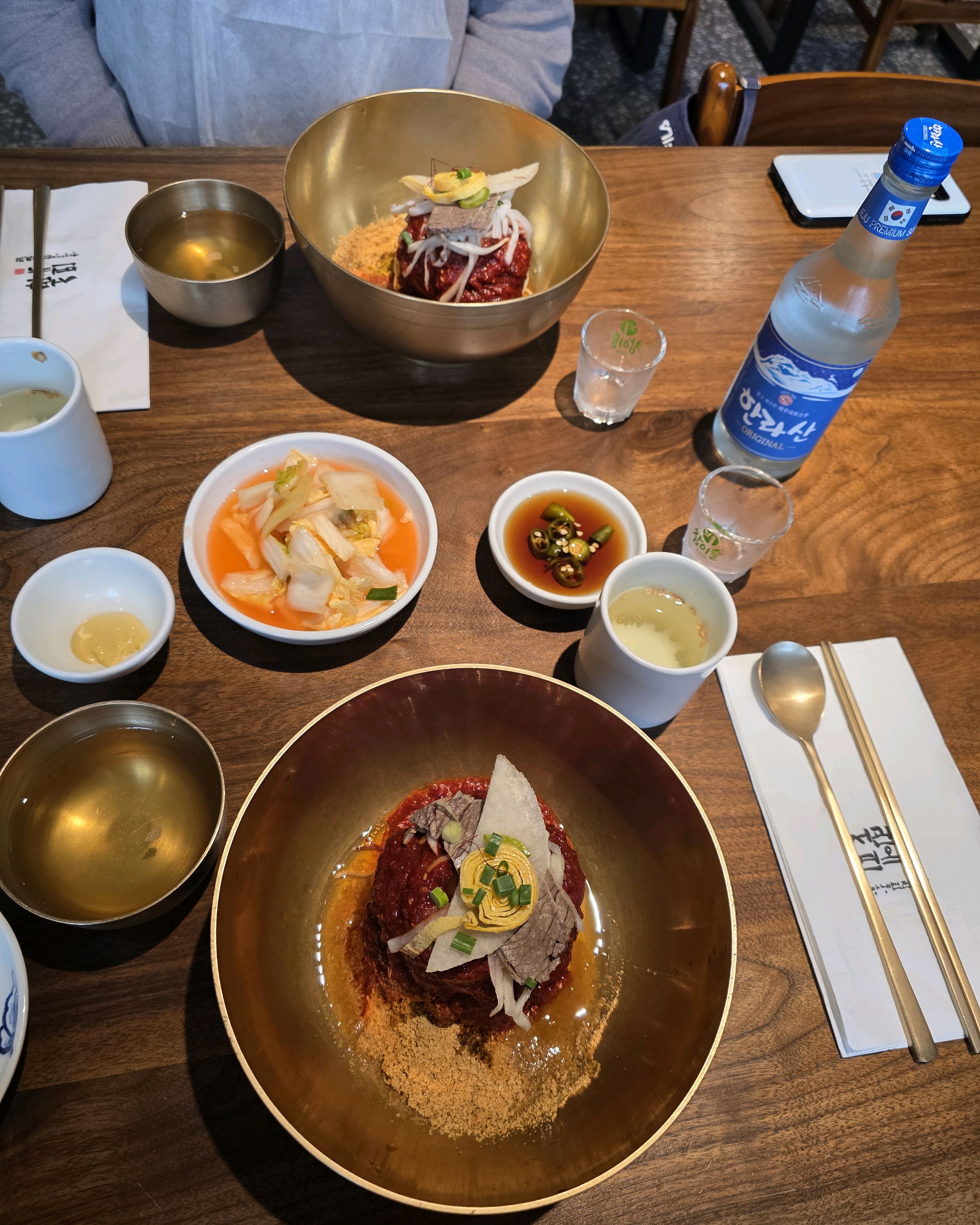 이 식당에 이미 두 번 다녀왔고 꼭 다시 갈 거예요! 음식이 정말 맛있고 직원들도 정말 친
