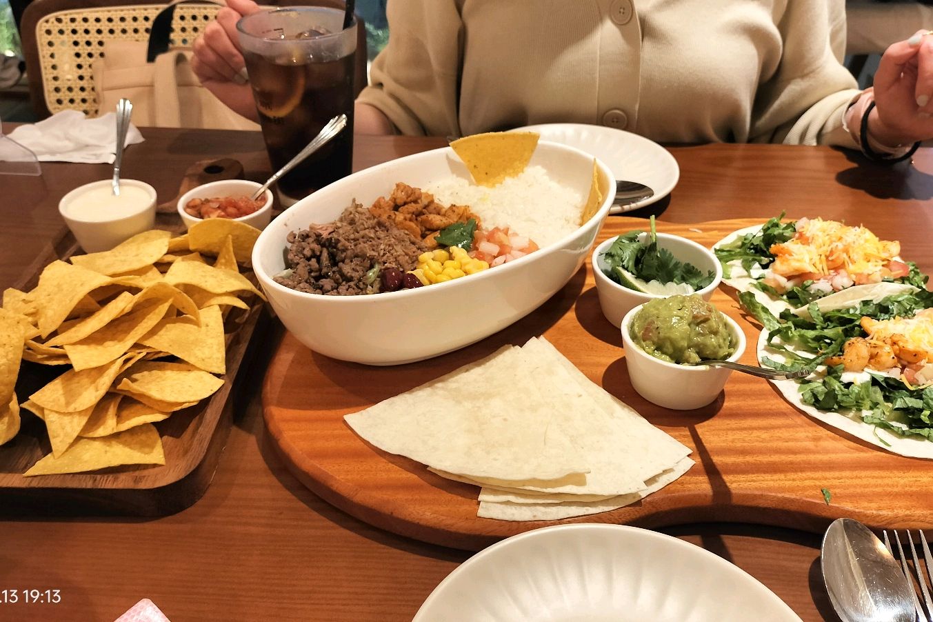 동네에 새로 생겼길래 어머니와 함께 왔어요. 매장도 깔끔하고 음식도 너무너무 맛있었습니다.