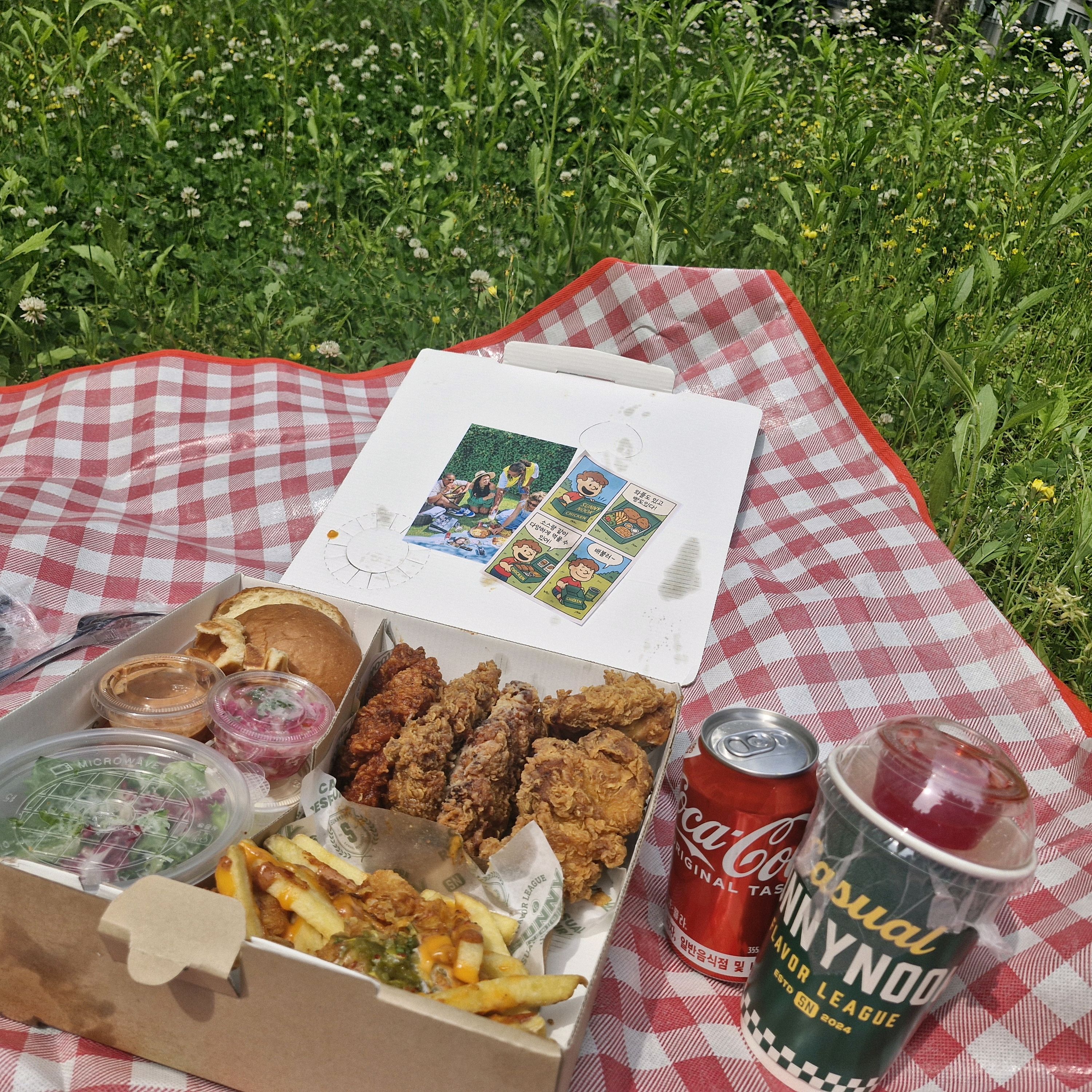써니눅 CHICKEN BOX 엔 순살치킨 6조각 (후라이드 3, 양념1, 치즈시즈닝 1,