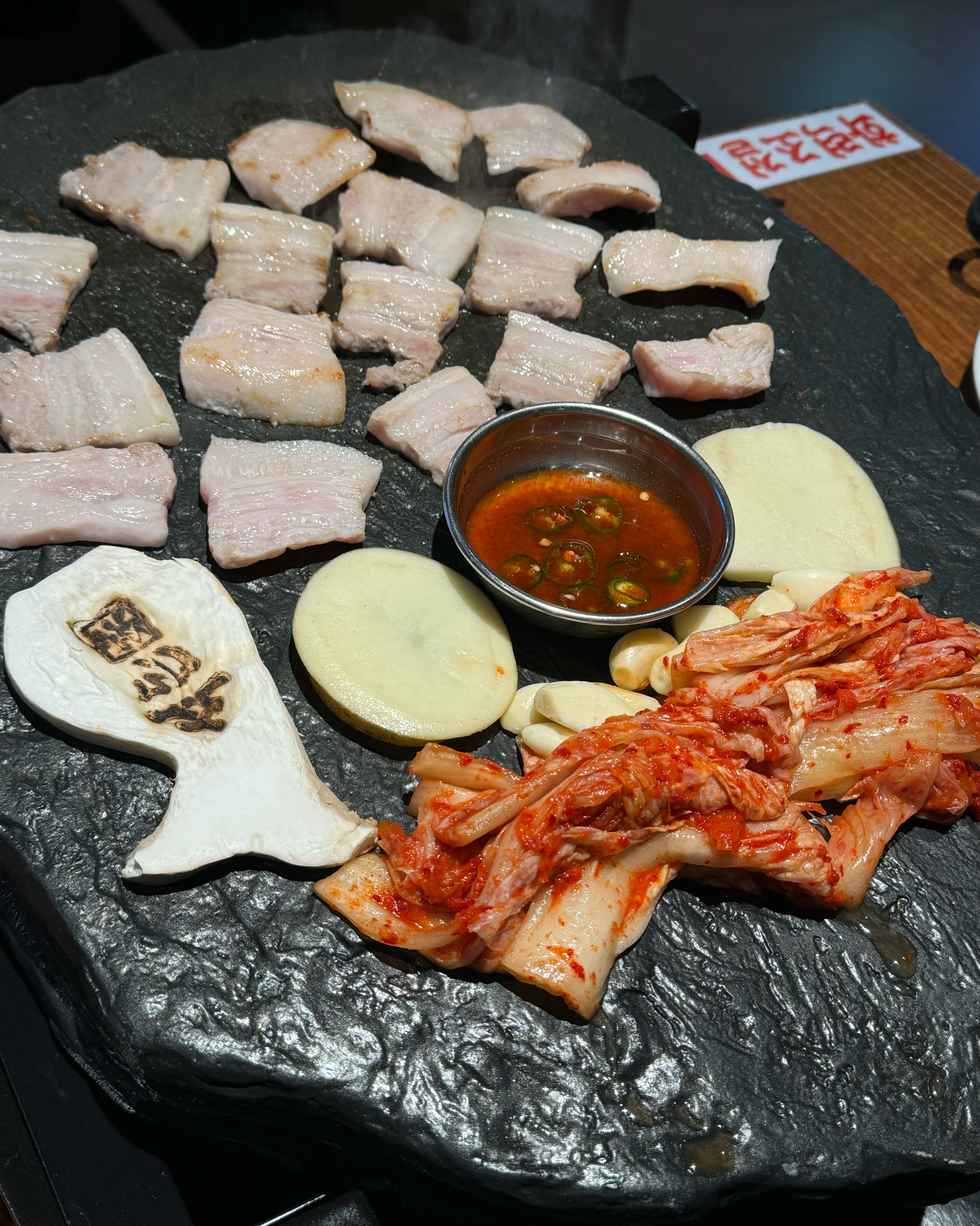 크 주안에 삼겹살 맛집 찾기 힘들었는데!!! 너무 좋아요❤️ 직원분들도 친절하고 밤늦게까지