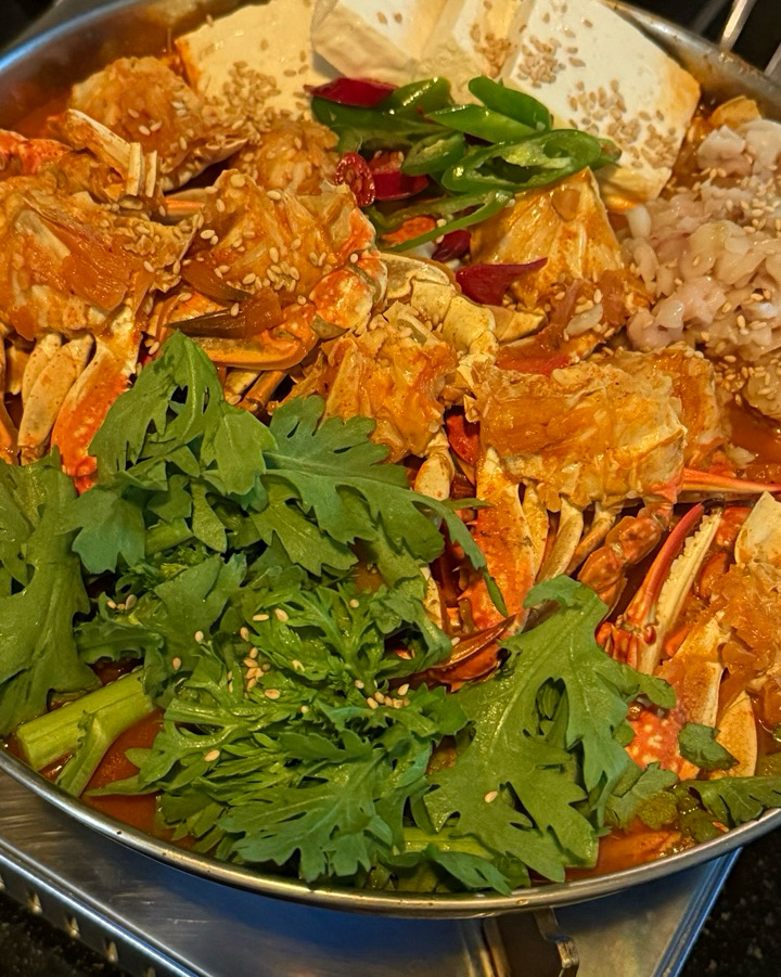 너무 맛나요~~ 직원분들도 너무 친절하시고 특히 꽃게탕 짱짱 추천이요 ㅎㅎ 다음에도 이 근