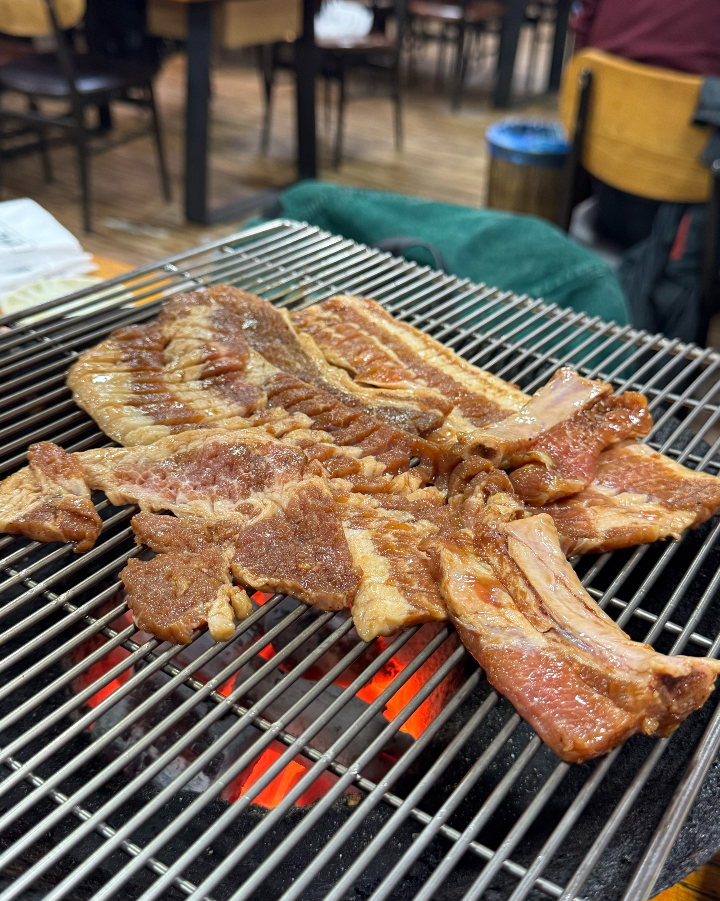 회식으로 처음 왔는데 주차장도 넓고 뷰도 너무 예쁘고 자리도 많고 넓고 너무 편했어요~!!