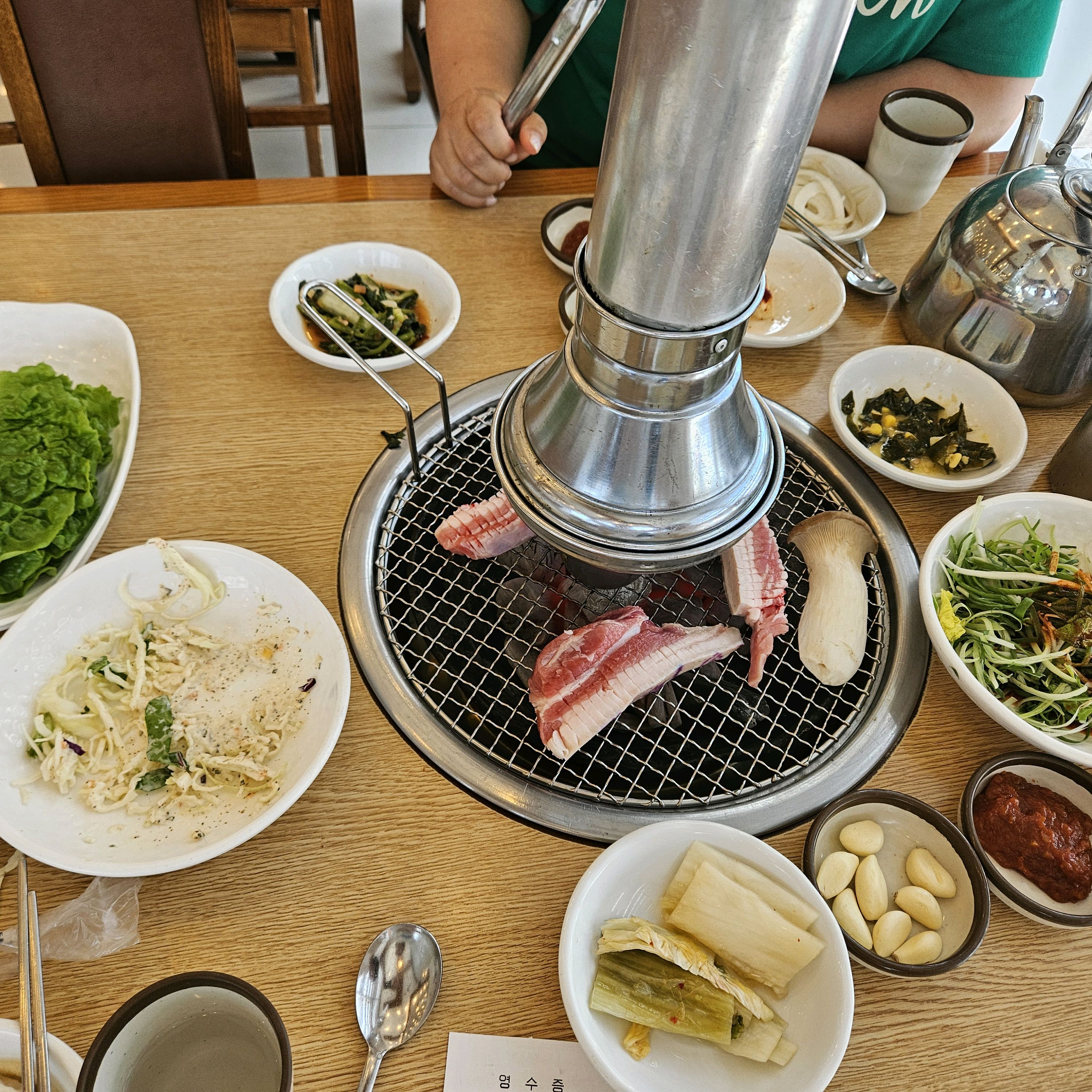 여기 제주 올때마다 들리는곳이 예요 주차도 편하고 맛도 좋고  친직원분들 친절하시고 3가지