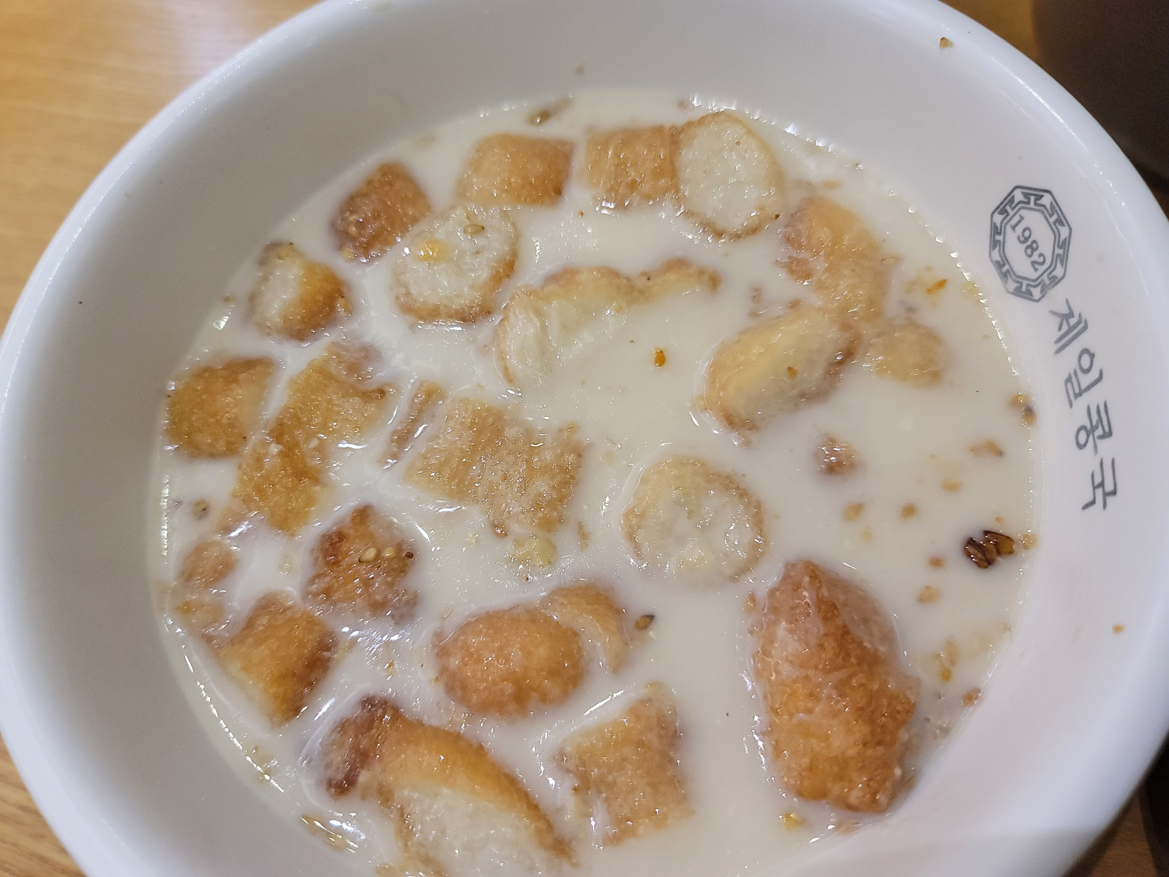 항상맛있는곳입니다...일하시는분들도 항상친절하시거~ - 대구 맛집 제일콩국